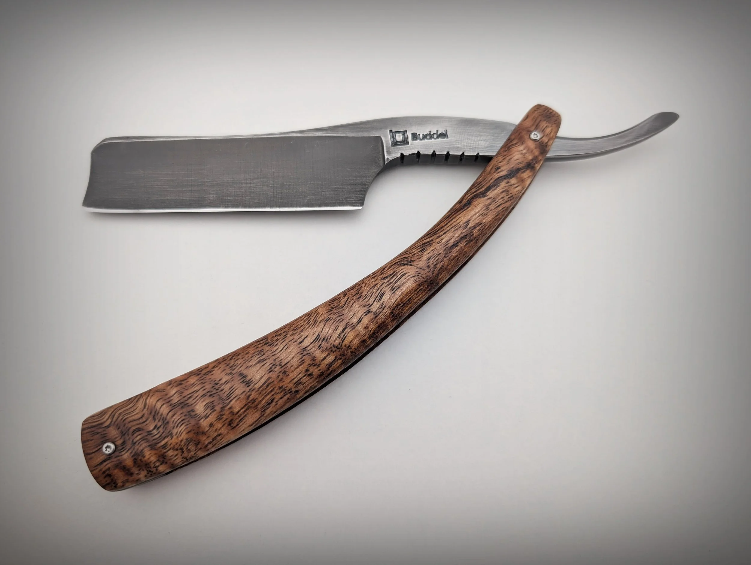 6/8 Buddel Rasiermesser aus TWR-Stahl und Bubinga