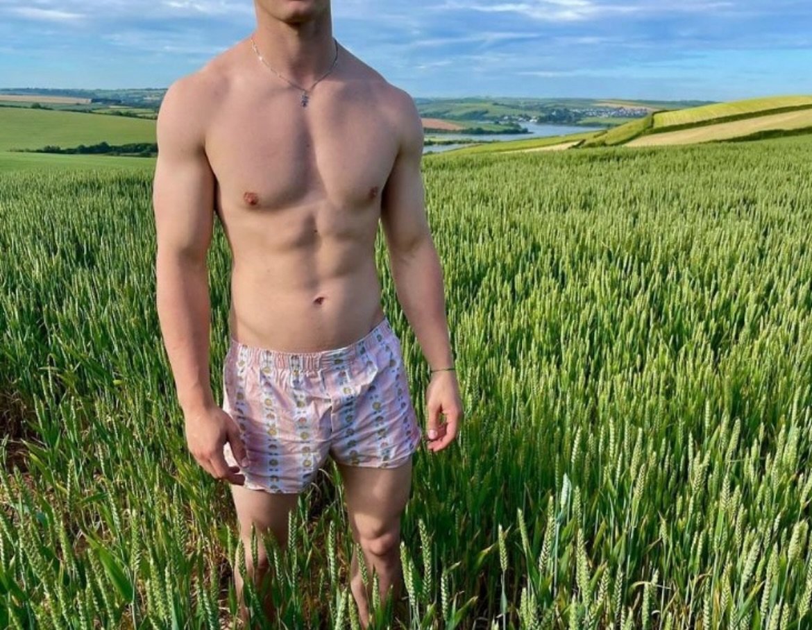 It&rsquo;s hot out there! 🌞

Men&rsquo;s Boxer shorts 🩳 designed by @brouhaha_uk and produced by Fashion Threads🧵

If you are needing help turning an idea into reality then get in touch. 
Either click on the bio or email info@fashionthreads.co.uk 