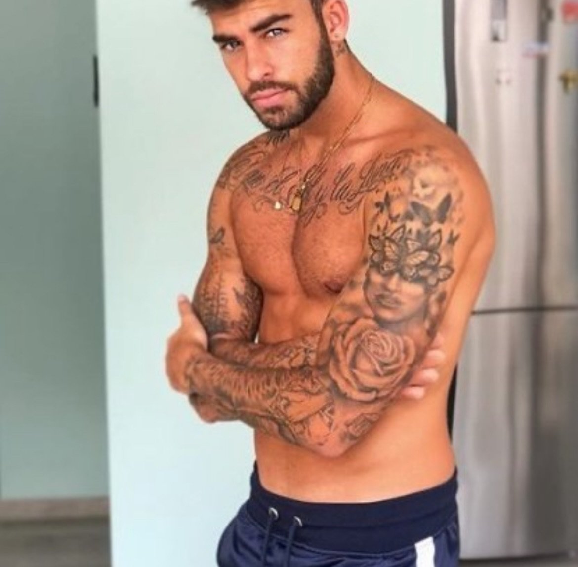 It&rsquo;s still looking hot today!

Model @jesuspalacios92
Clothes designed by @persistencelondon
Clothes produced by Fashion Threads🧵

Get in touch and see how we can help your brand.
Click on the bio or email info@fashionthreads.co.uk 📧

#fashio