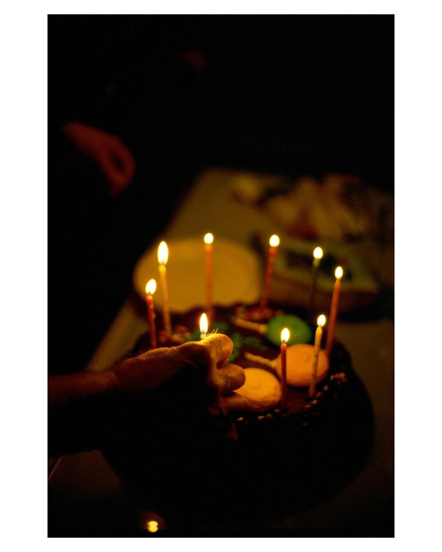 Celebrations #24
-
-
-
- #filmwave #e100 #35mm #woahdude #kodak #eos3 #sliceoflife