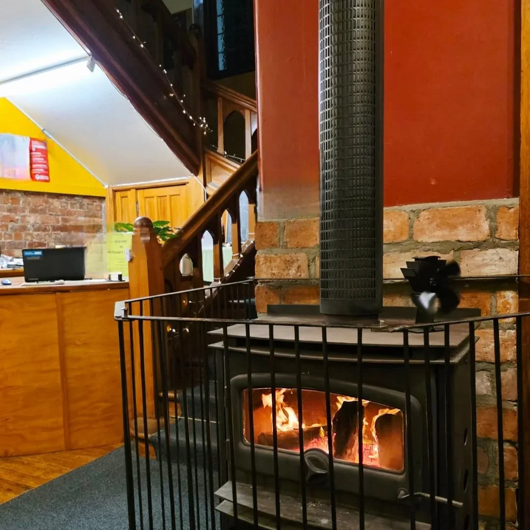 🌤️ Escape to the West Coast this week 🌊✨

The forecast is looking beautiful, making it the perfect time to explore the West coast. Come relax at Noah&rsquo;s Ark where the log fire will keep you warm and cozy 🔥🏡

And when evening comes sit on the