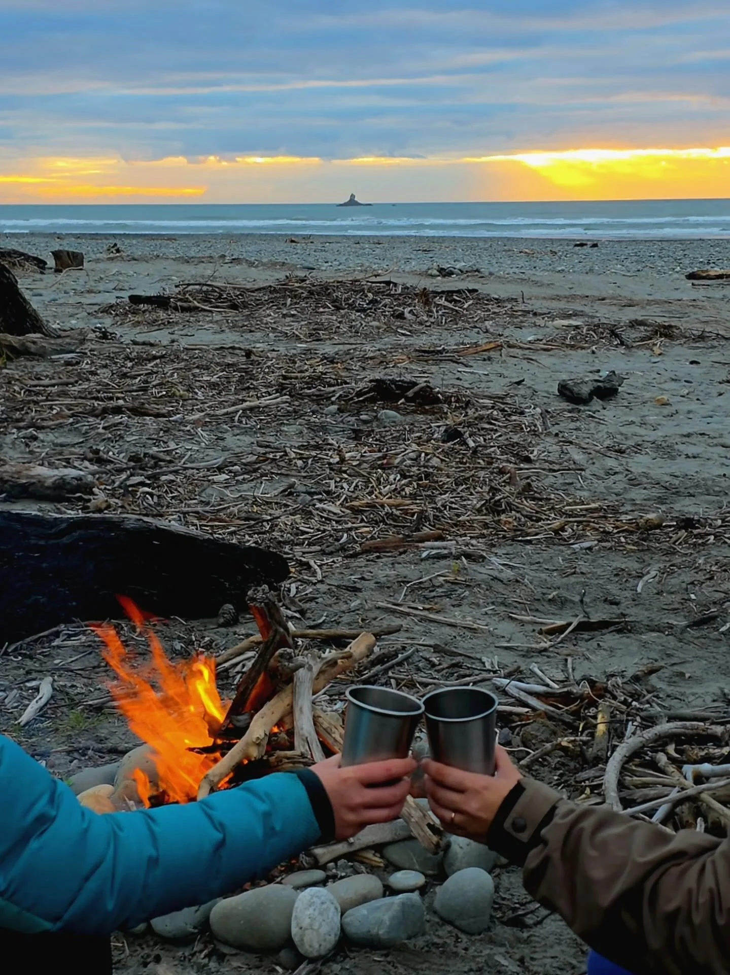 🔥🌊 What can beat a beach bonfire with good friends, toasted marshmallows and the sound of ocean?&nbsp;

With rain heading for the West Coast, we were making the most of tonight. Chasing the last of the sunset and enjoying the simple moments that tu