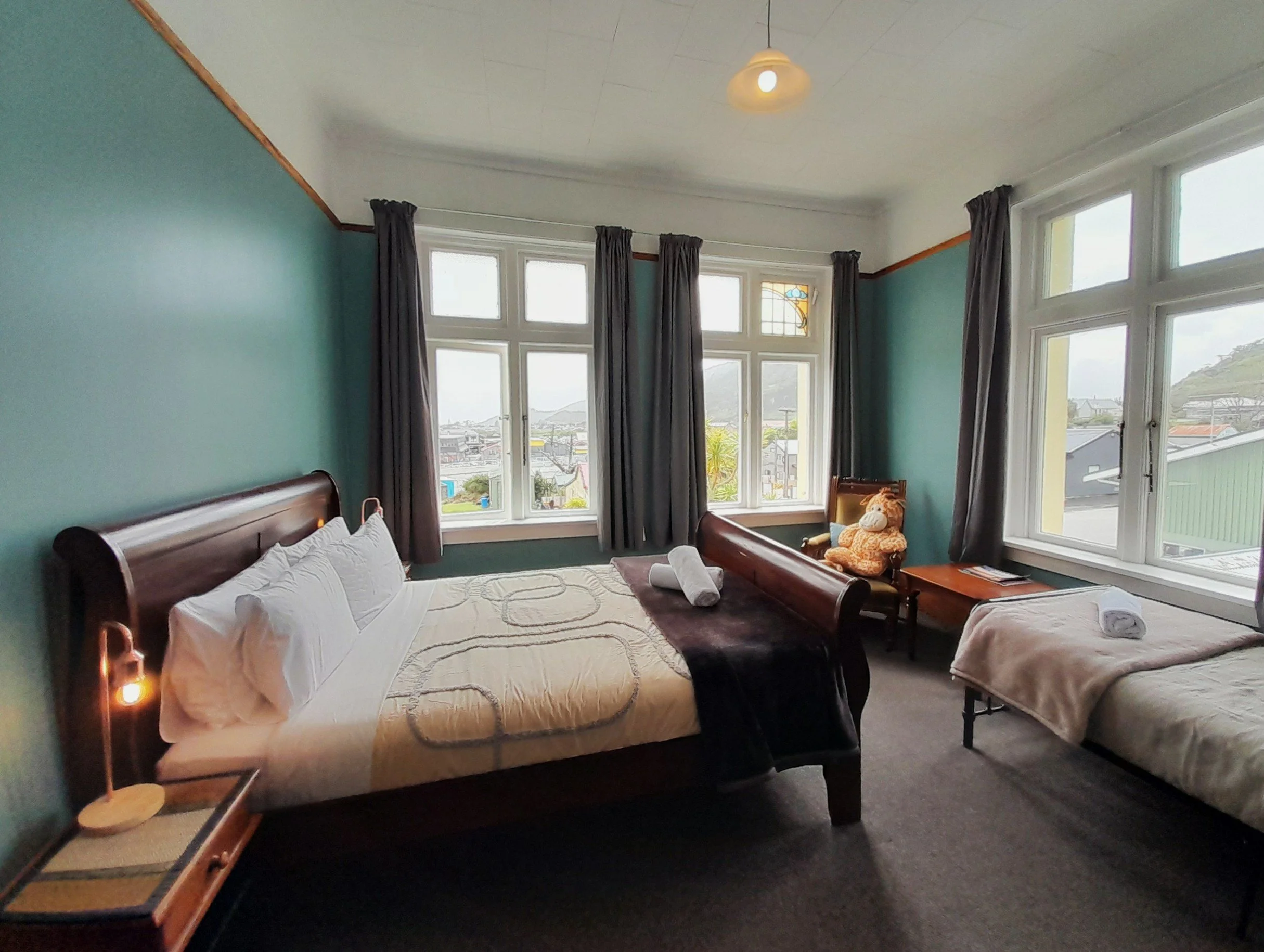 Noah's Ark Backpackers - Giraffe room