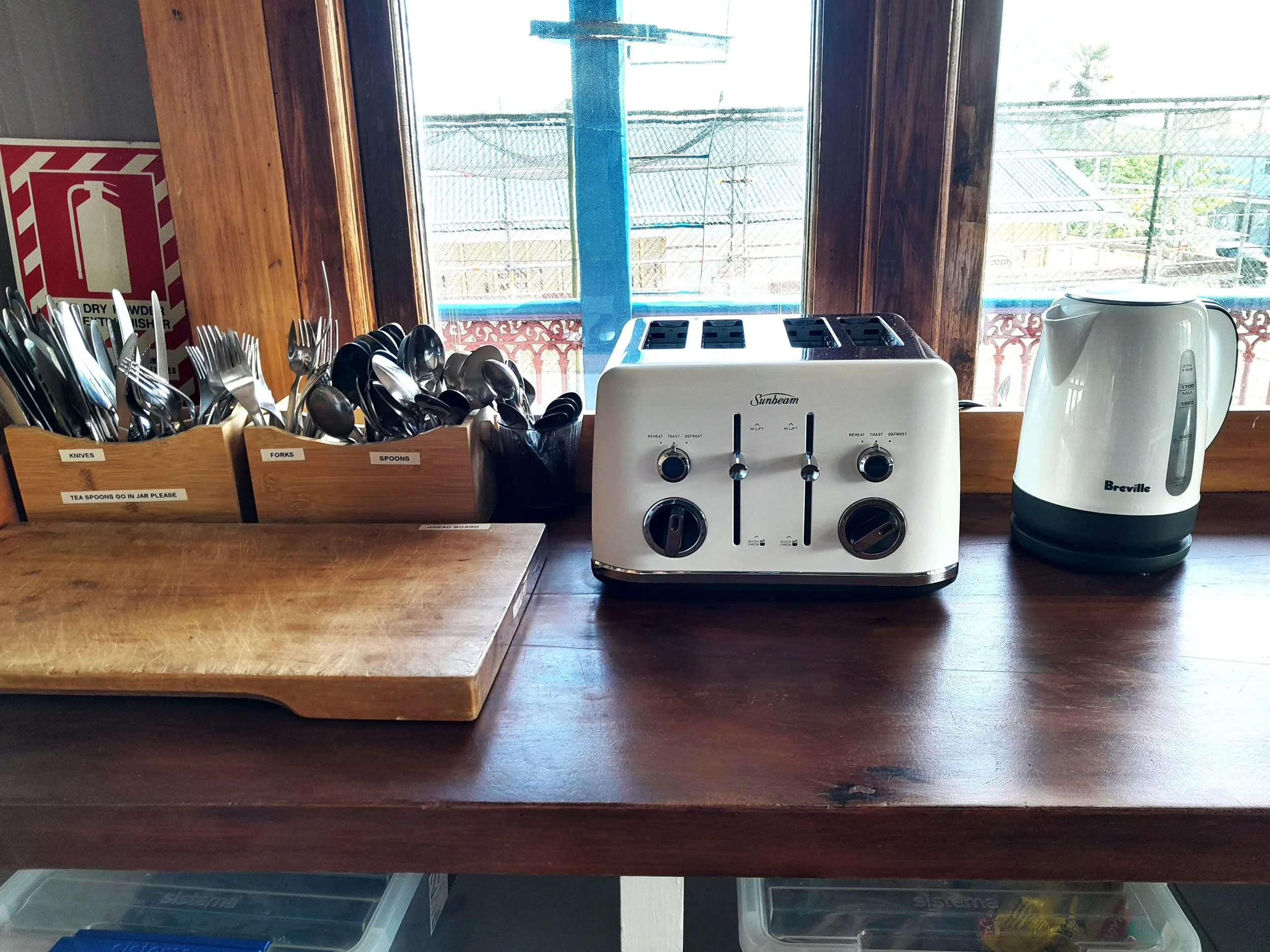Modern kitchen at Noah’s Ark flashpacker accommodation in Greymouth, West Coast NZ, featuring top-quality appliances, fully equipped for guests.