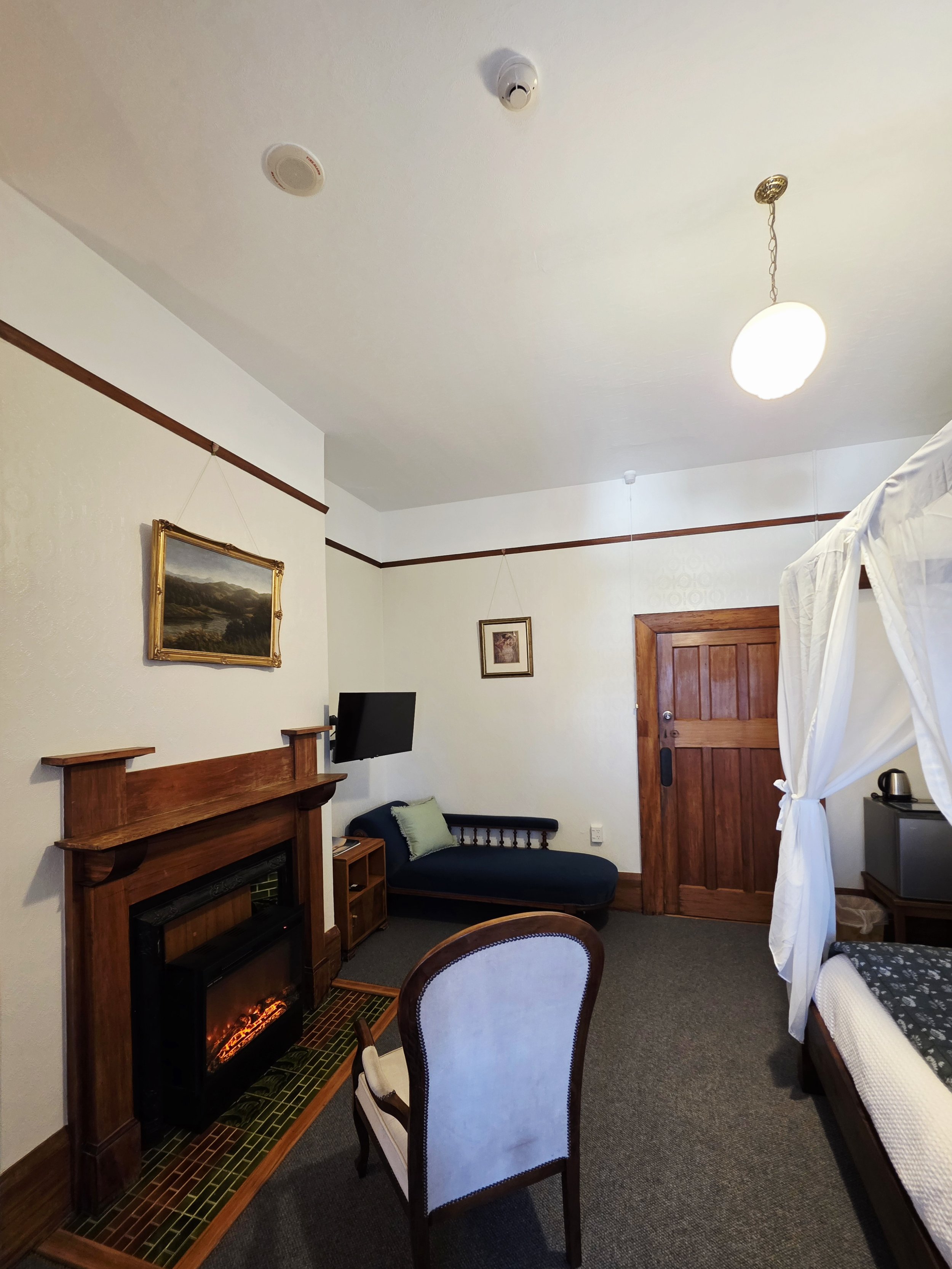 Sitting area with fireplace