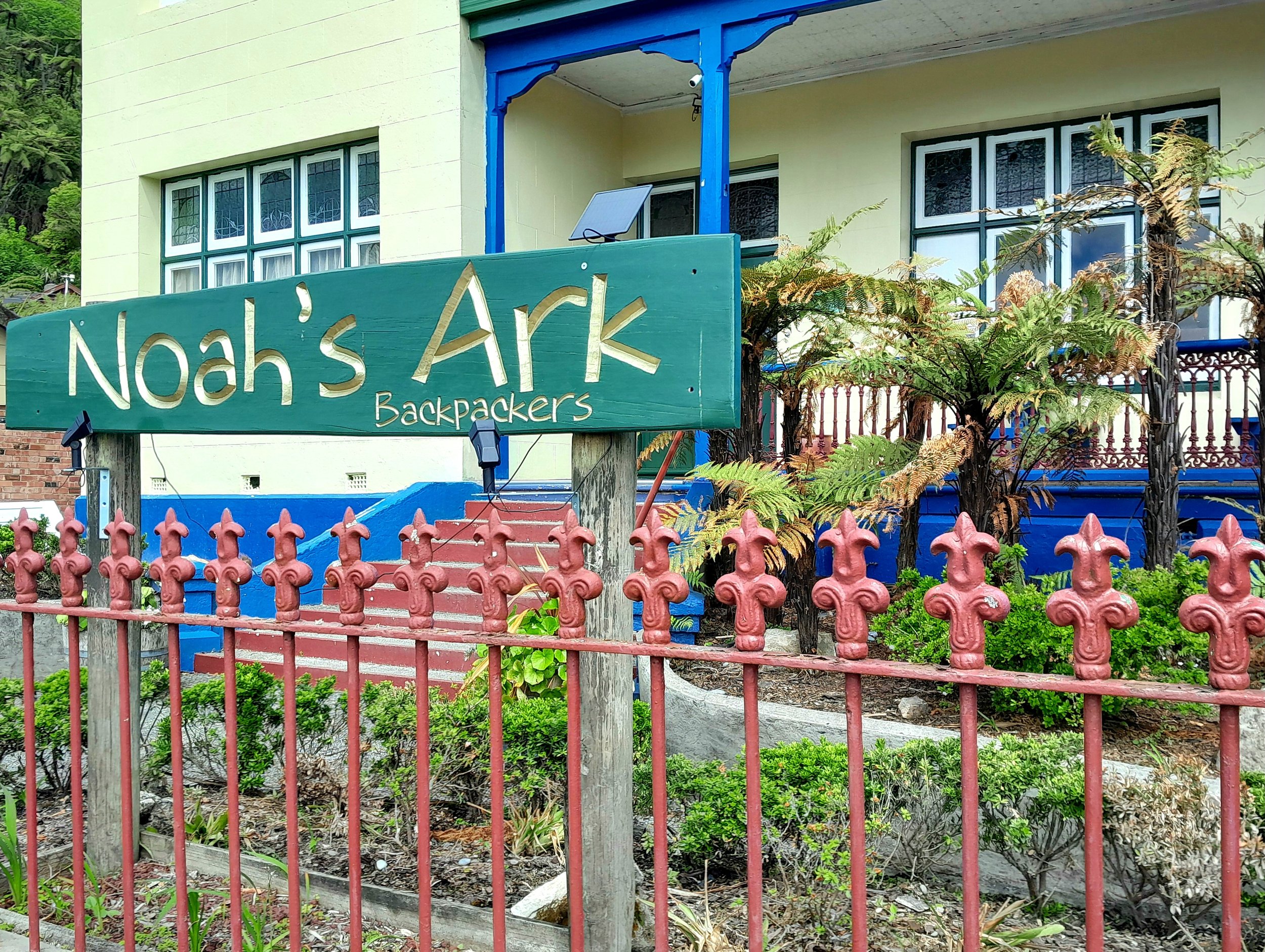 Noah's Ark Flashpacker - street view through the fence