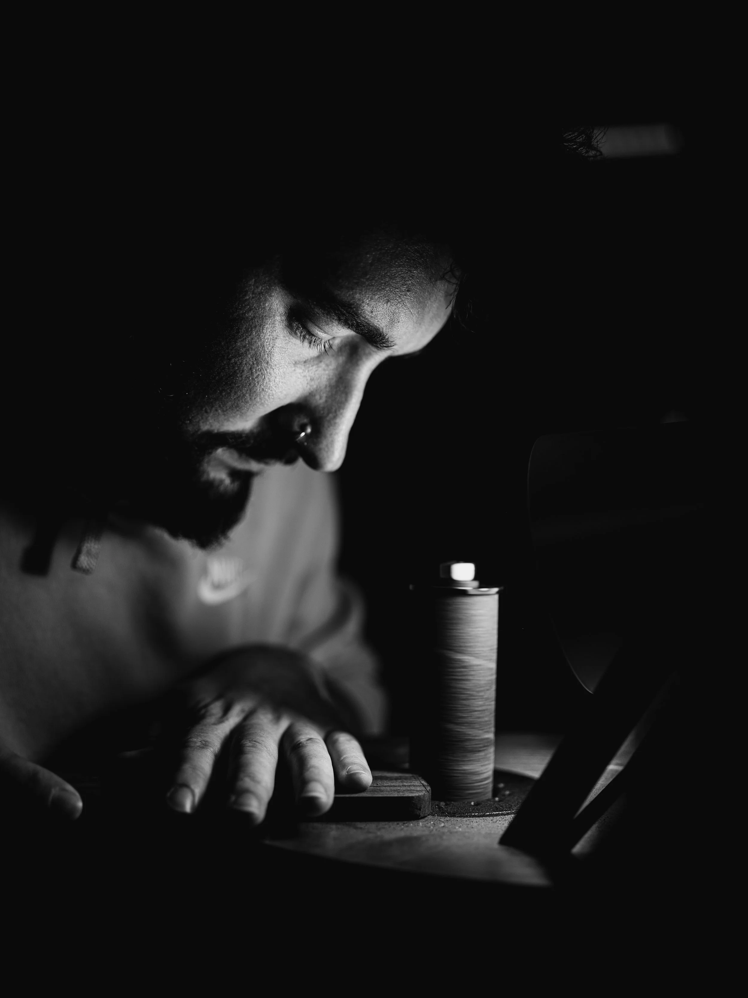 En bedrijfsfoto van een houtbewerkingsbedrijf uit Eindhoven. in Zwart-wit gefotografeerd door een professionele fotograaf in Eindhoven 