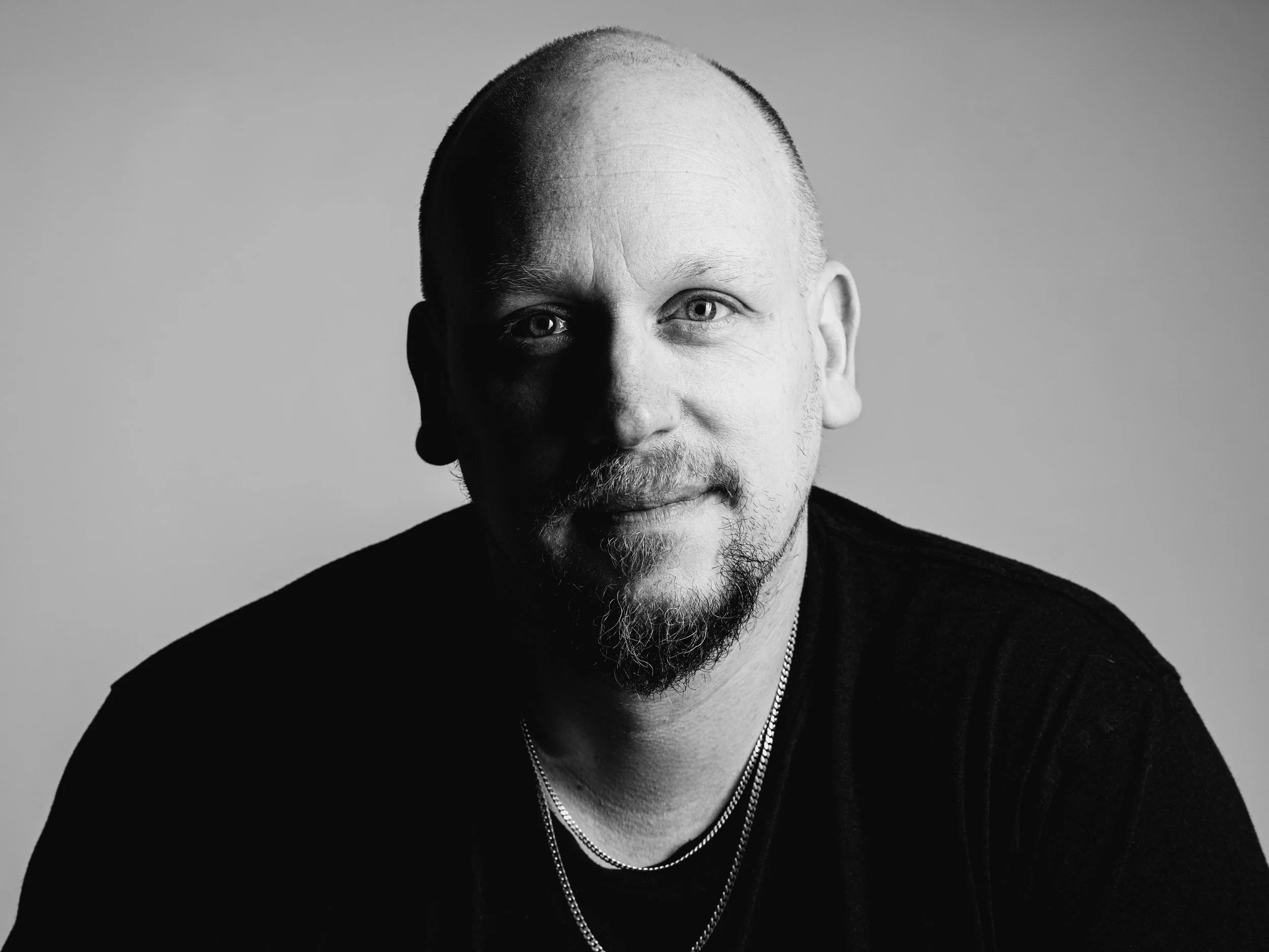 Black and white headshot corporate LinkedIn portrait Professional photographer cas van laar Eindhoven Netherlands studio