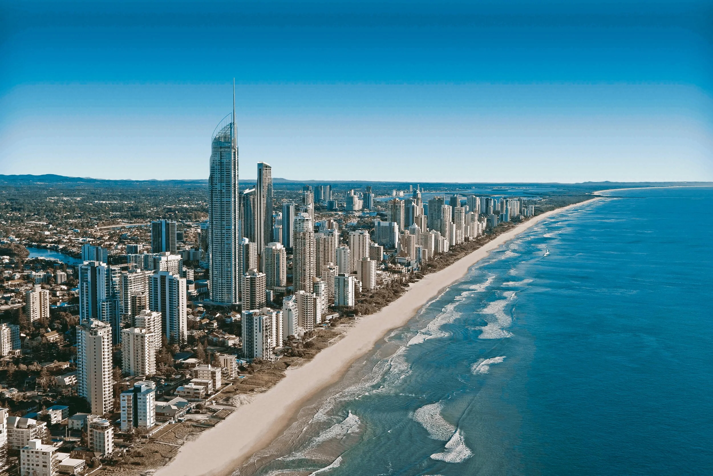Gold Coast  + Theme Park 6 day Tour