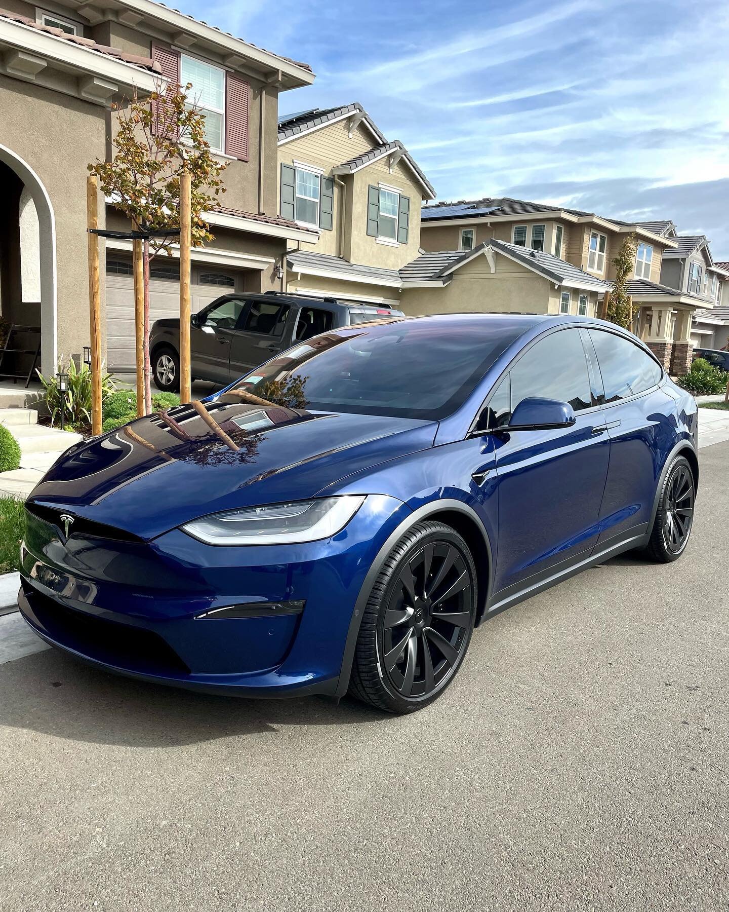 A full week of work with this Tesla Model X! We performed a full body PPF on this car, along with @adamspolishes 7-9 Year Graphene Ceramic Coating on the windows, wheels, &amp; the trim pieces. The interior leather was coated &amp; the inner windows 