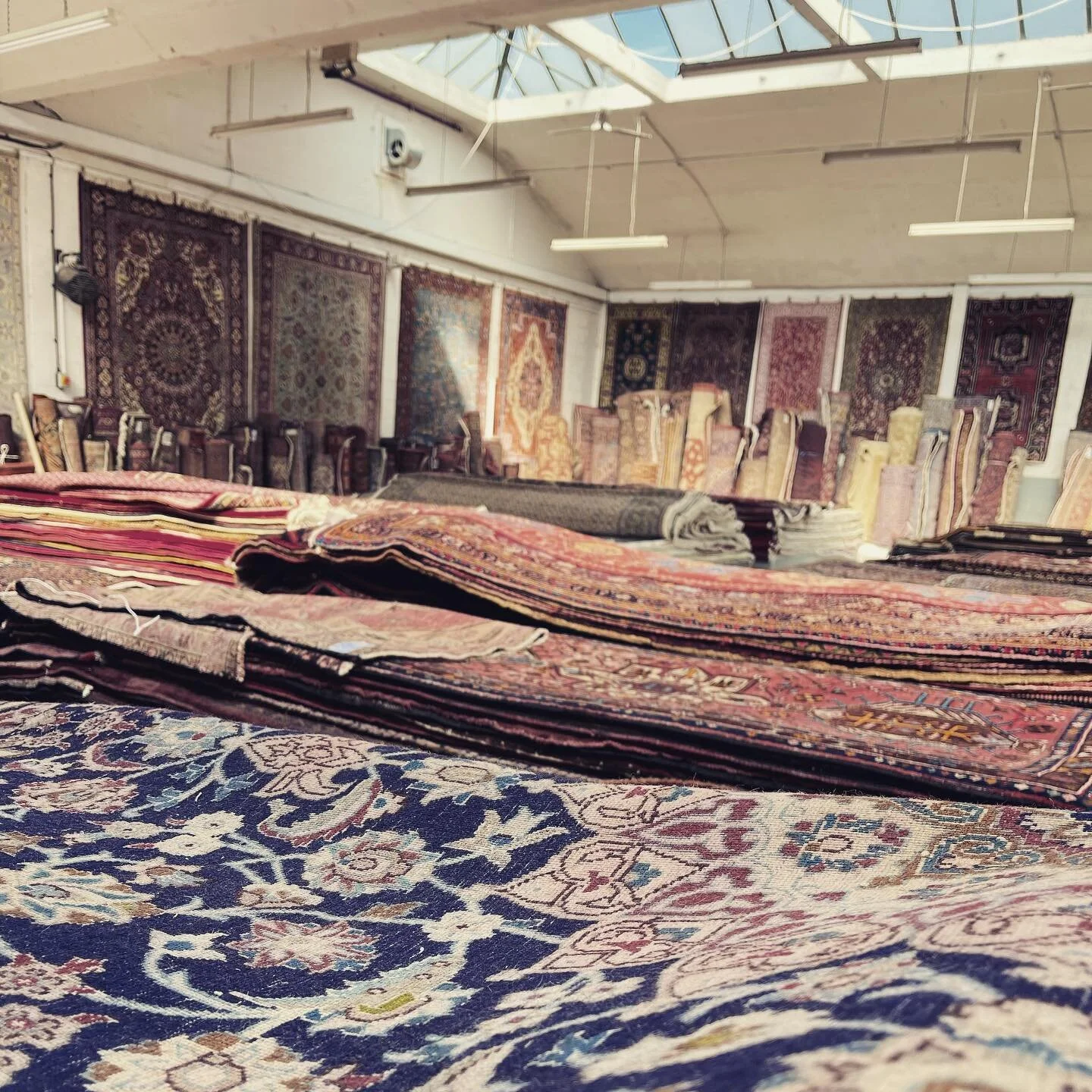 fun trip to @londonpersianrugcompany incredible range of beautiful rugs!! I wanted it all. Thanks especially to Paul & Hadi for your patience! #rugs #london #persian #interiors #style #home #flooring #contemporary #antique #design #orientalrugs #