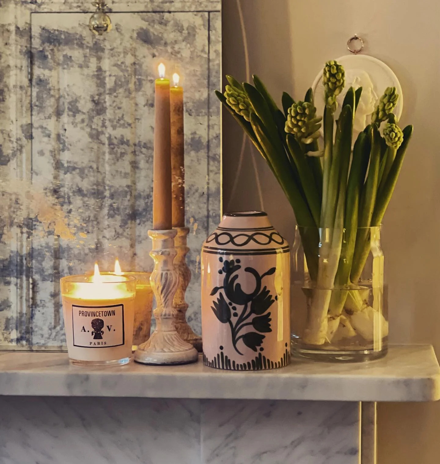Candlelit afternoon #interior #styling #mantledecor #mantlepiece #candles #candlesofinstagram #flowers #home #homedecor #london #brockley #design #mirror #marble #astierdevillatte #rowenandwren #hyacinth #thewhitecompany #vase #liberty #shopping #loc