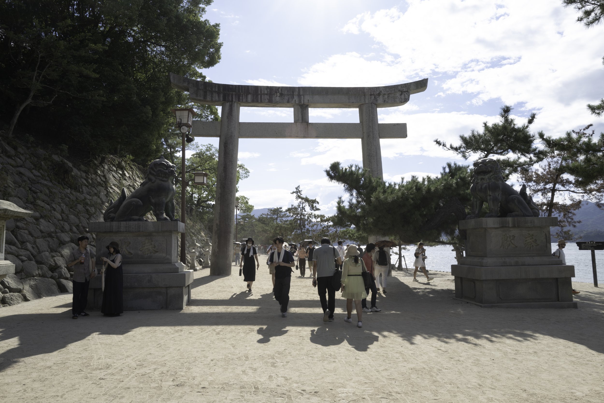 Hiroshima - Miyajima - Torii -1080209.jpg