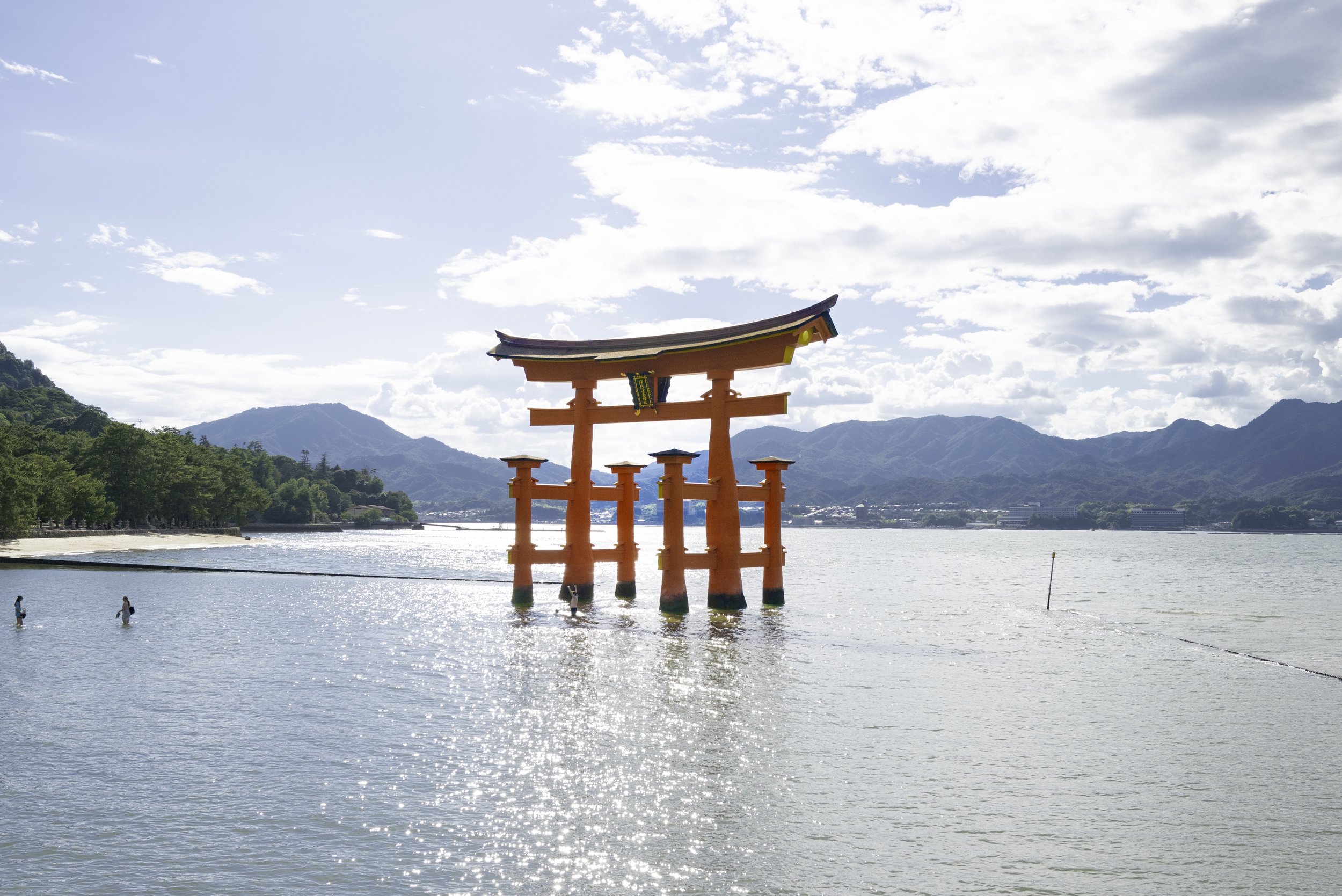 Hiroshima - Miyajima - Torii -1080212.jpg