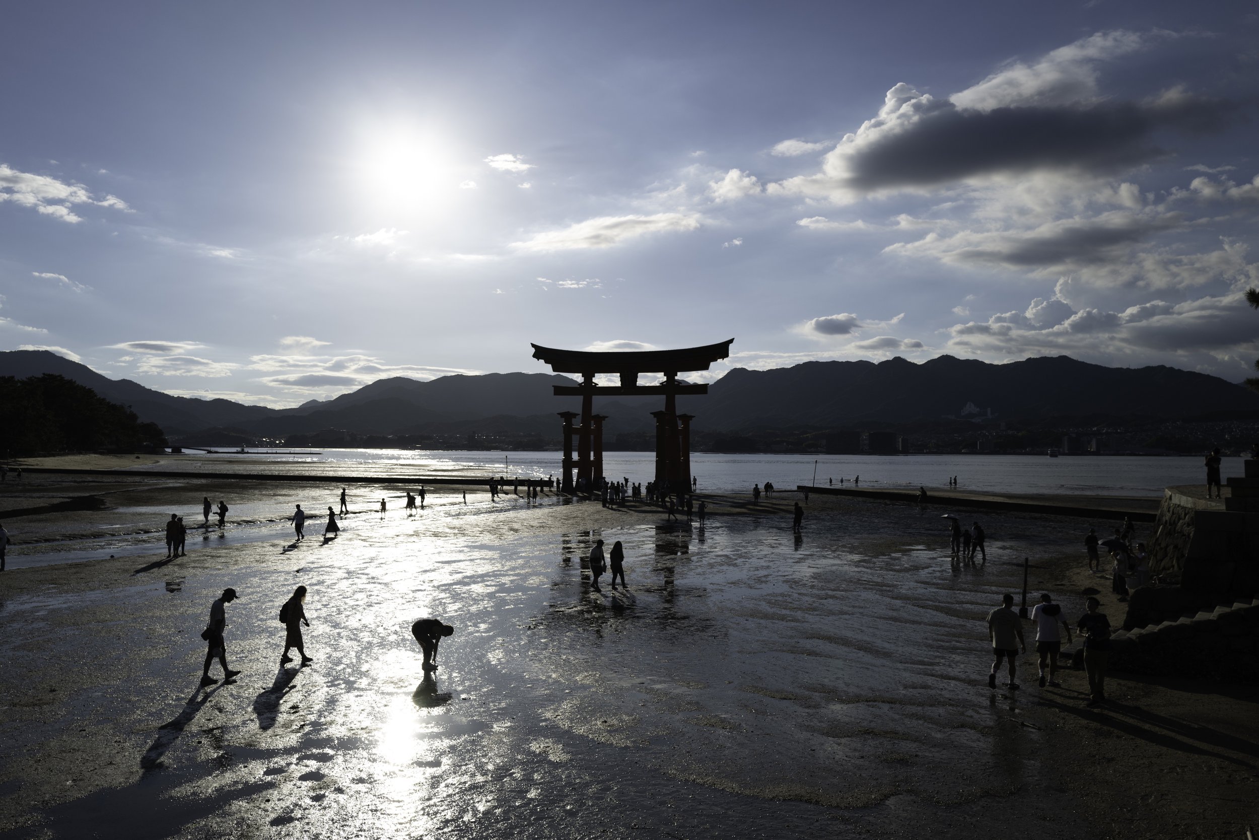 Hiroshima - Miyajima - Torii -1080338.jpg