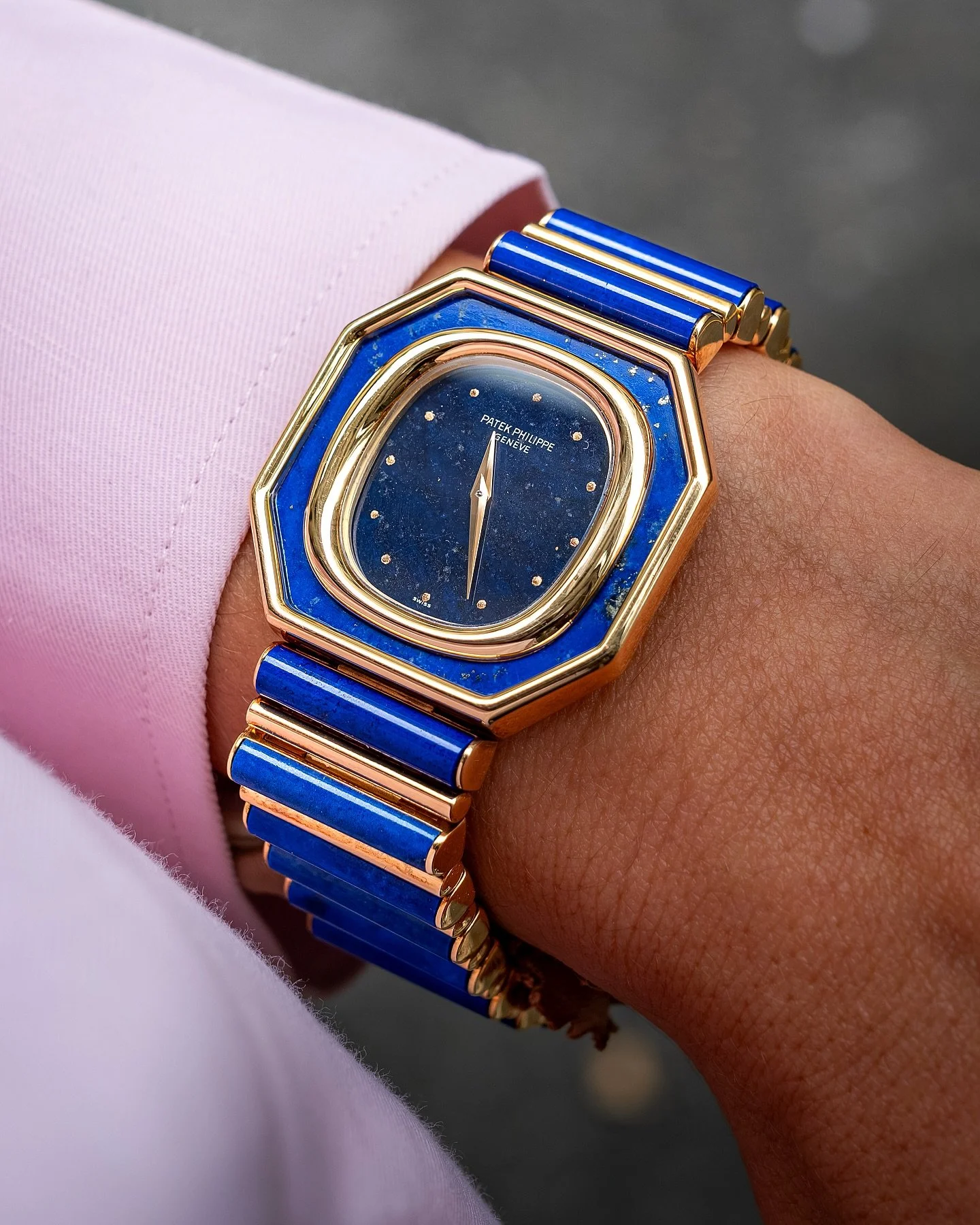 Auction season is easily my favourite time in Geneva. Everyone is in town and it’s always about the watches. This year, @antiquorum has brought some heat. Here are a few standouts:
Patek 4289: A true standout. Not just a lapis dial, but a lapi