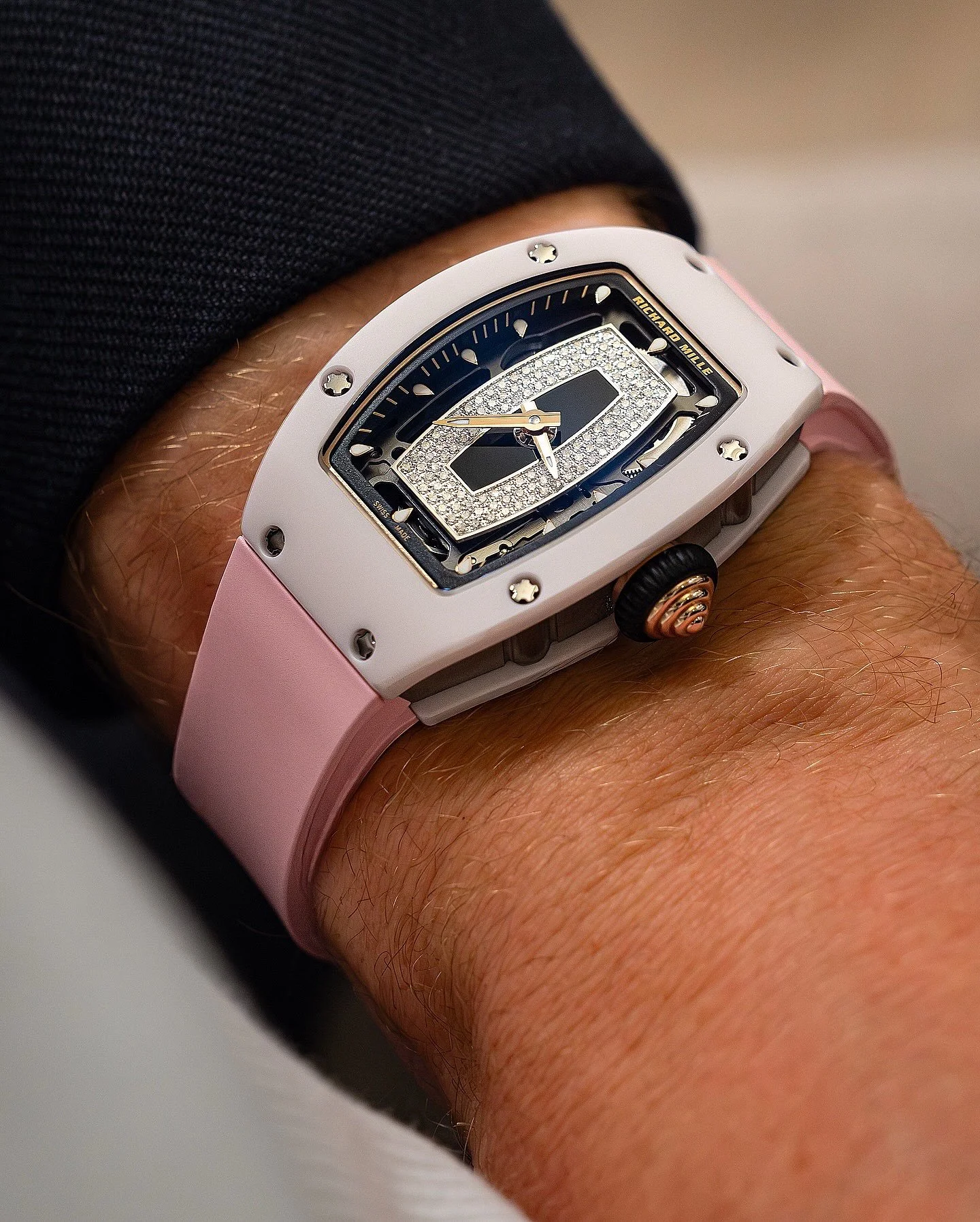 The RM 07-01/ RM 007 may stand as one of Richard Mille’s most straightforward models on paper, but that doesn’t mean it’s not without drama. I spent some time with three different flavours were spotted at the Geneva Ninety boutique