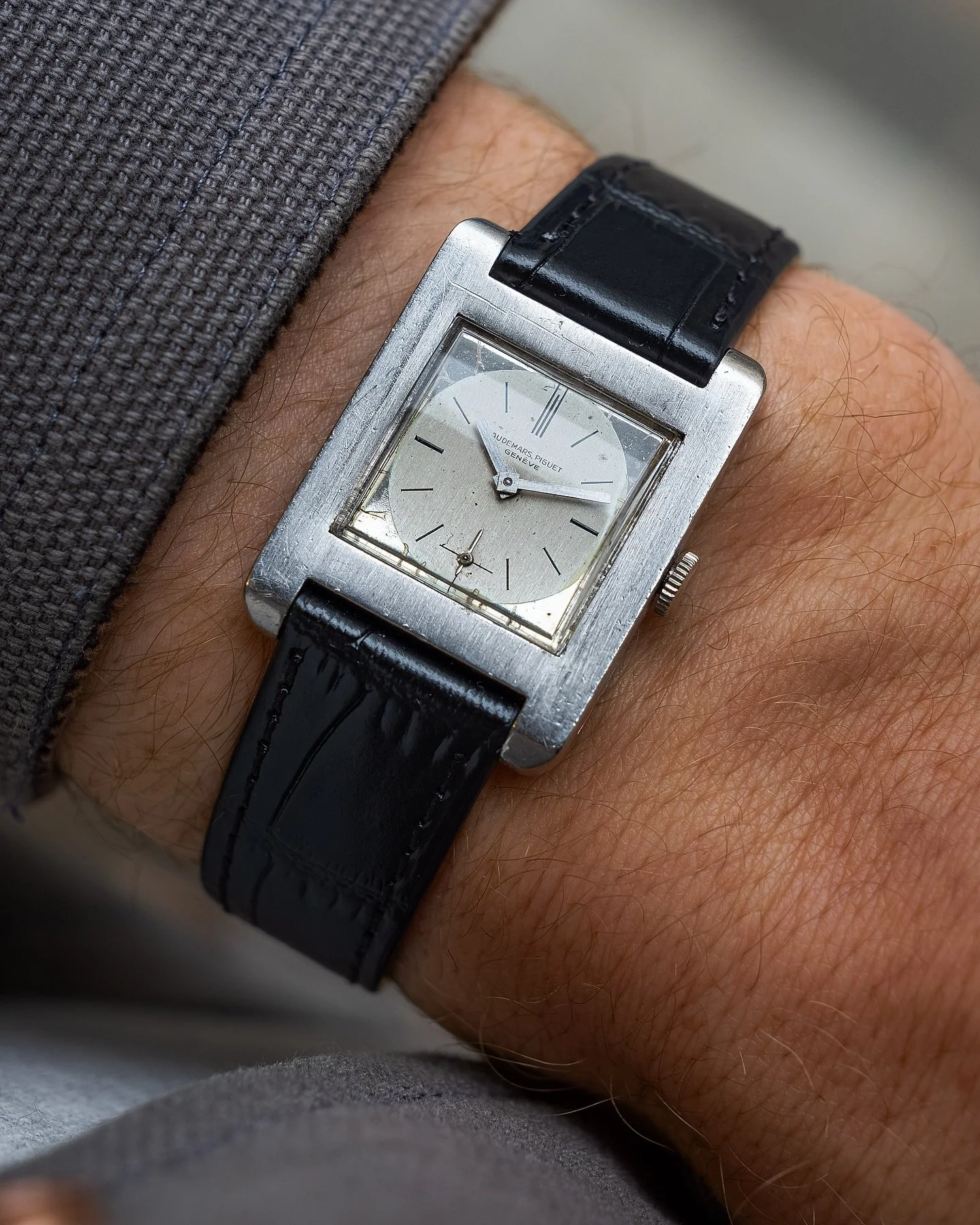 A closer look at some pieces from the upcoming Antiquorum auction I shared last week along with a couple other treats.
These are slightly more under the radar options but remain no less beautiful.
Audemars Piguet 5008 Tank in PT: Lot 90
Patek 2511: