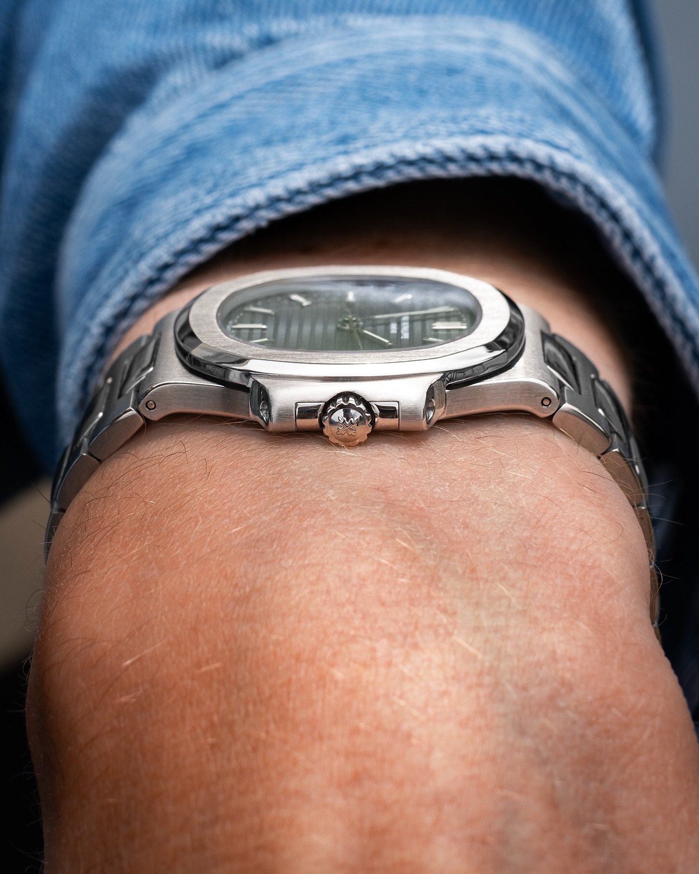 An ode to the importance of watch thickness starring ⬇️

Audemars Piguet
Biver
Blancpain
Dennison
Frederique Constant
IWC
Oris
Patek Philippe
Piaget
Richard Mille
Rolex
Toledano &amp; Chan
Vacheron Constantin

💥💥