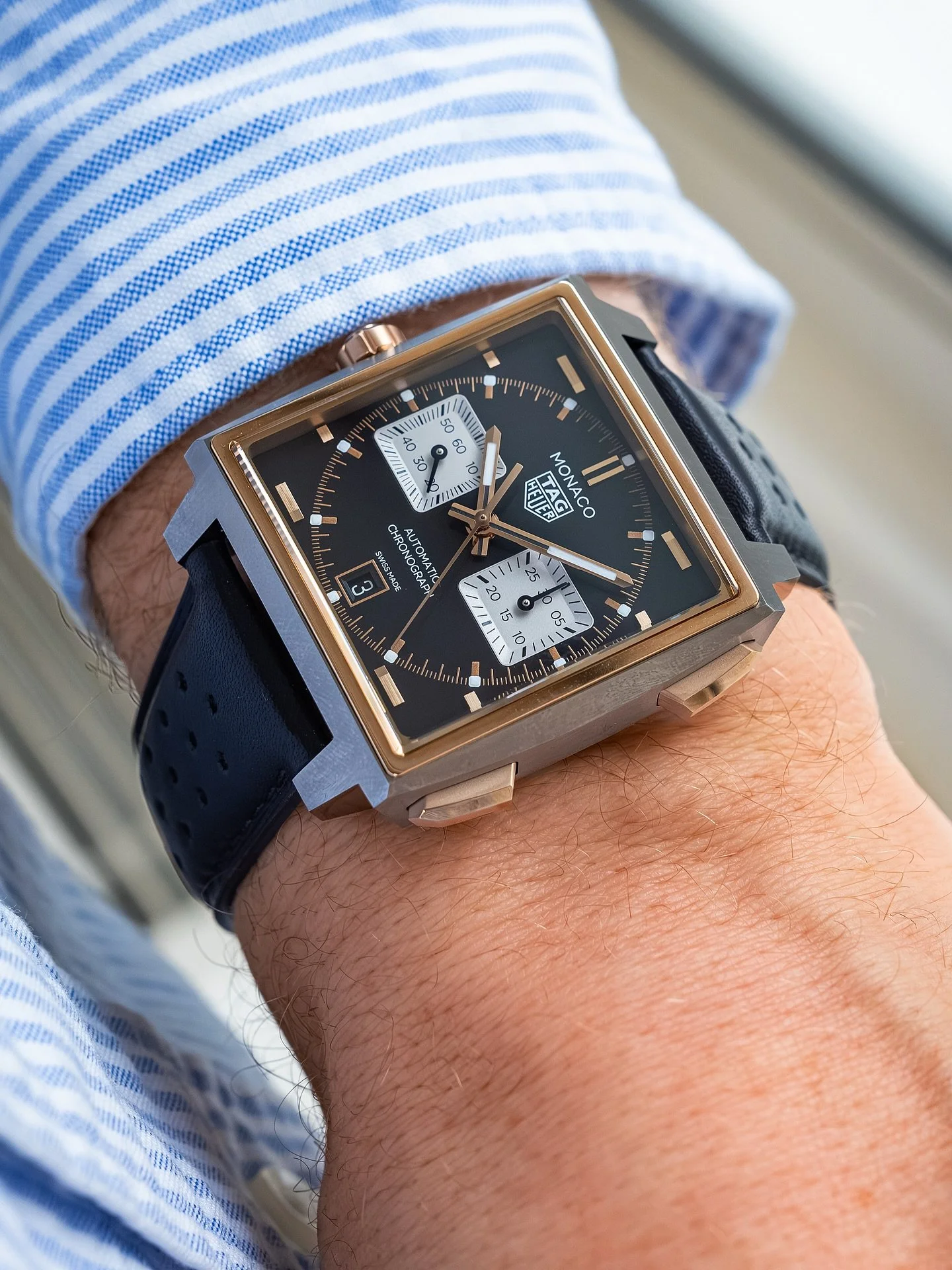 TAG Heuer drops some killer new titanium Monaco references, especially this lovely two tone example in titanium and rose gold 💥💥

@tagheuer