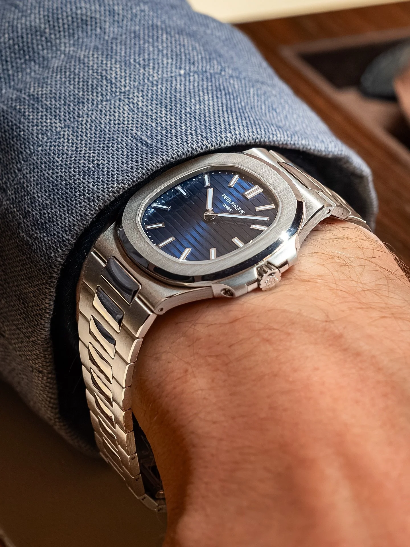 For some, the Nautilus 5610P &amp; 5810G might appear like disappointing releases for a 50th anniversary, for others they&rsquo;re perfect. I am one of the others. 

38mm, two hands, no date, and platinum for the 5610 is the blueprint the fans of ear