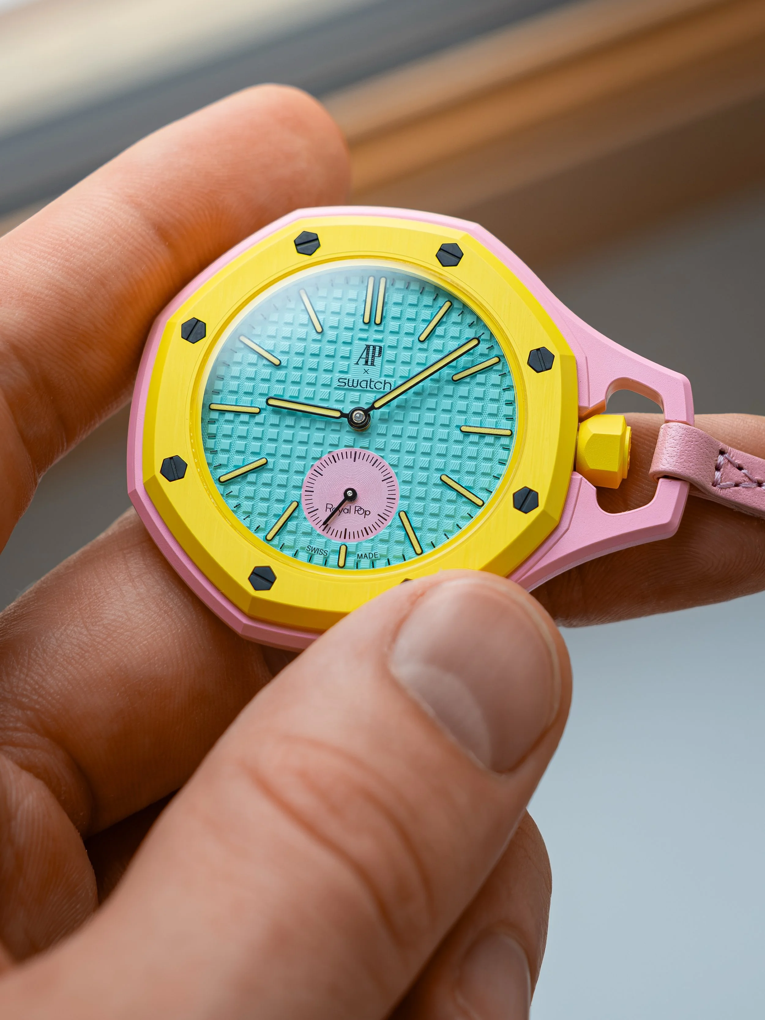 Some actual hands on images of the Swatch Pop 👉

Drop those thoughts, comments, and questions 👇 

@swatch
@audemarspiguet