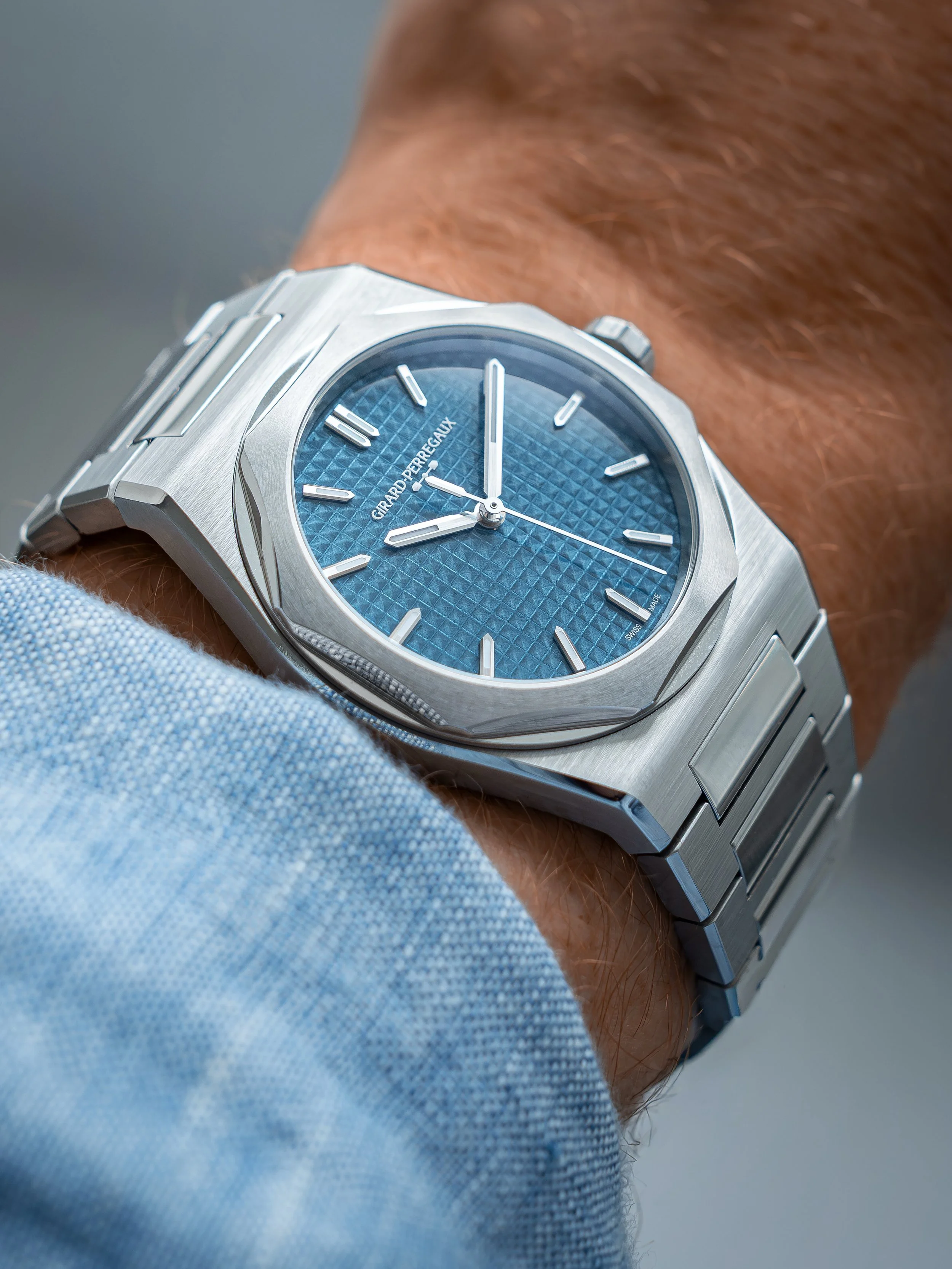 It&rsquo;s about time the Girard-Perregaux Laureato received its flowers - and the new Fifty collection makes a strong case.

Building on the two-tone limited edition from last year, GP gives us not only a new salmon-toned dial, but also a blue ename