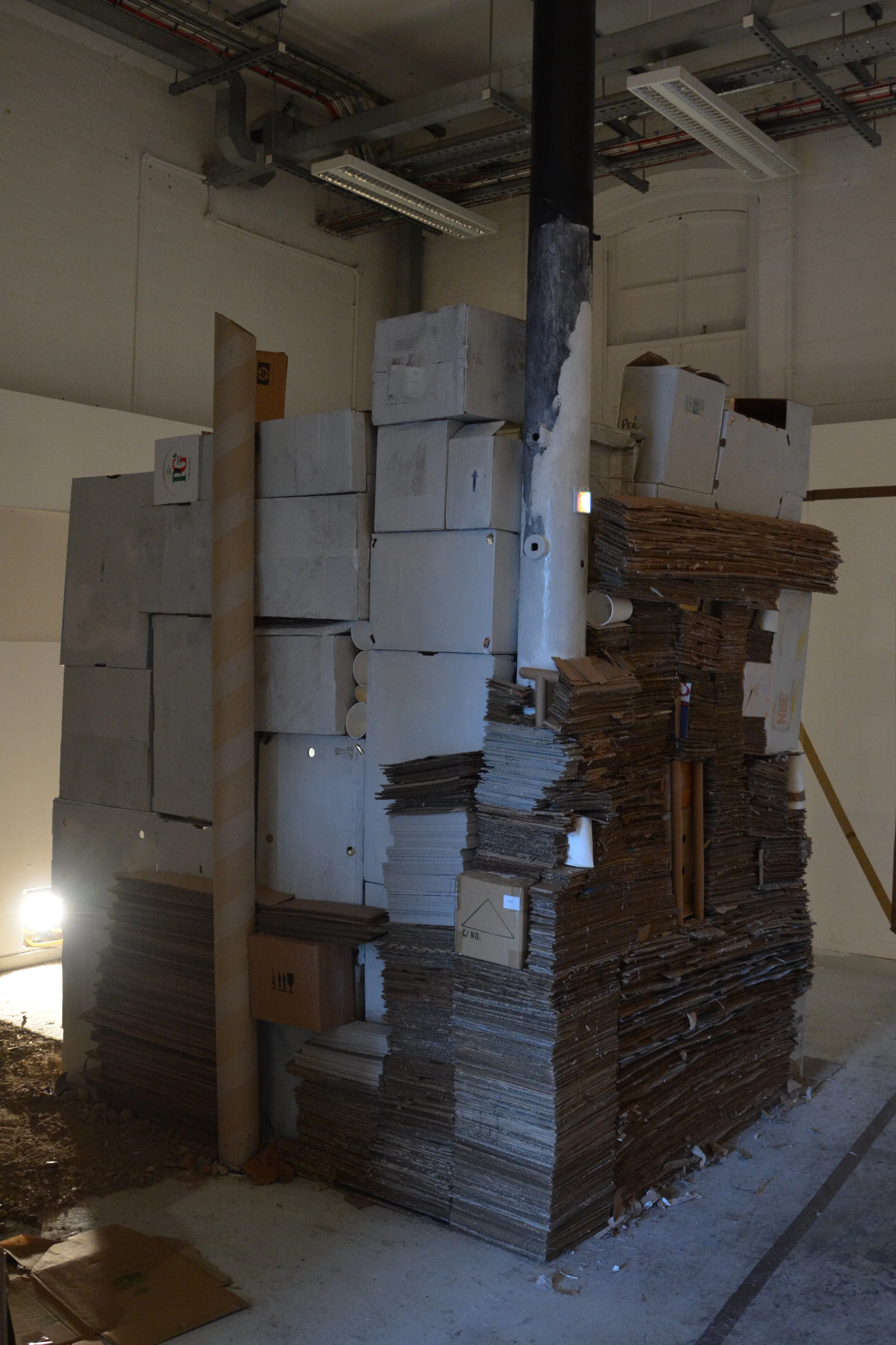 Cardboard recreation of a ruined insulae.JPG