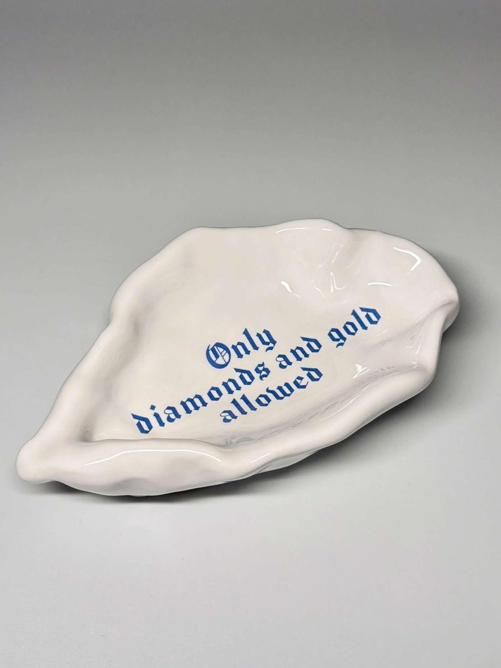 Issues Oyster Jewelry Holder - "Only diamonds and gold allowed"