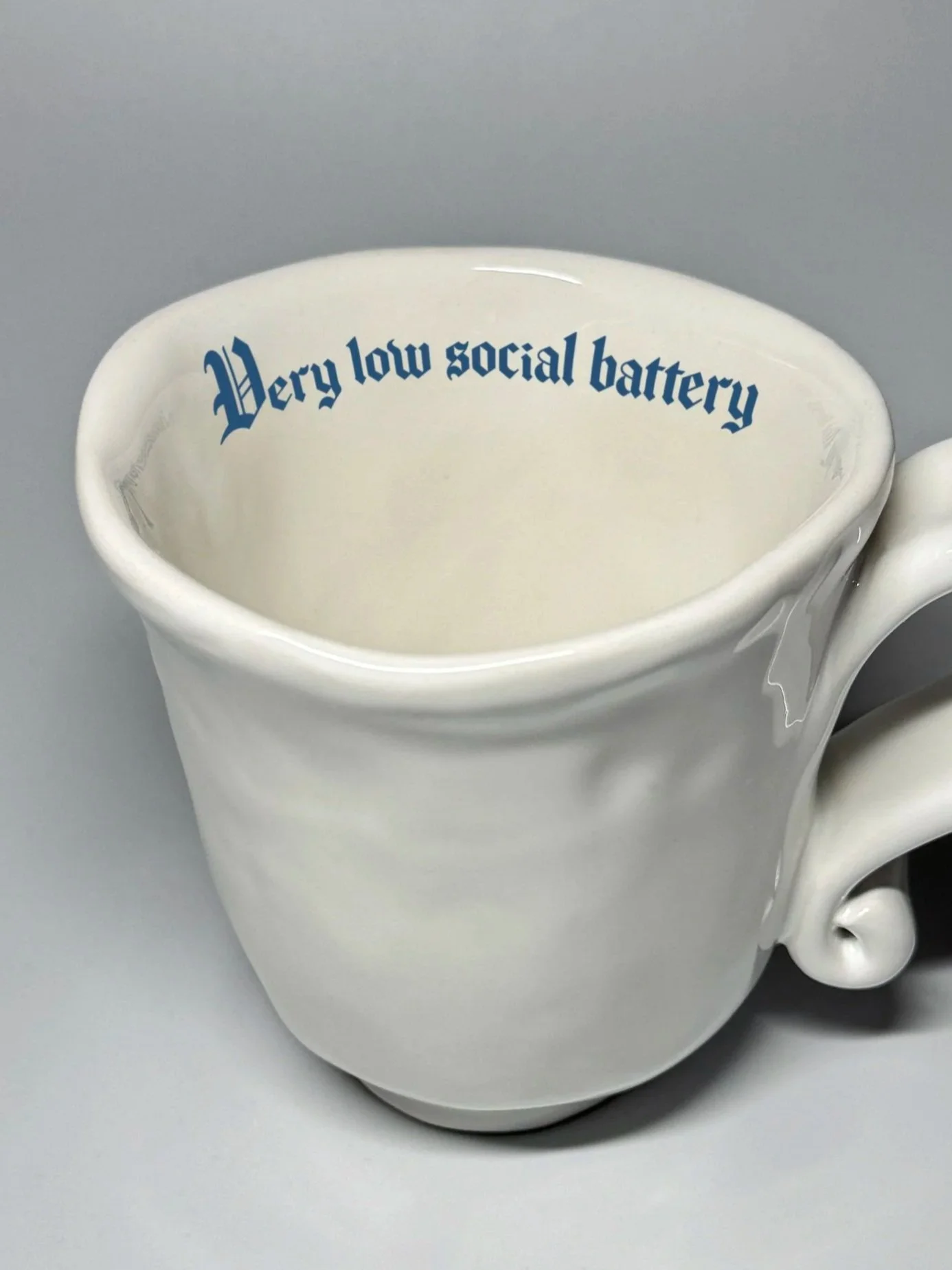 Issues Mug 350ml - "Very low social battery"