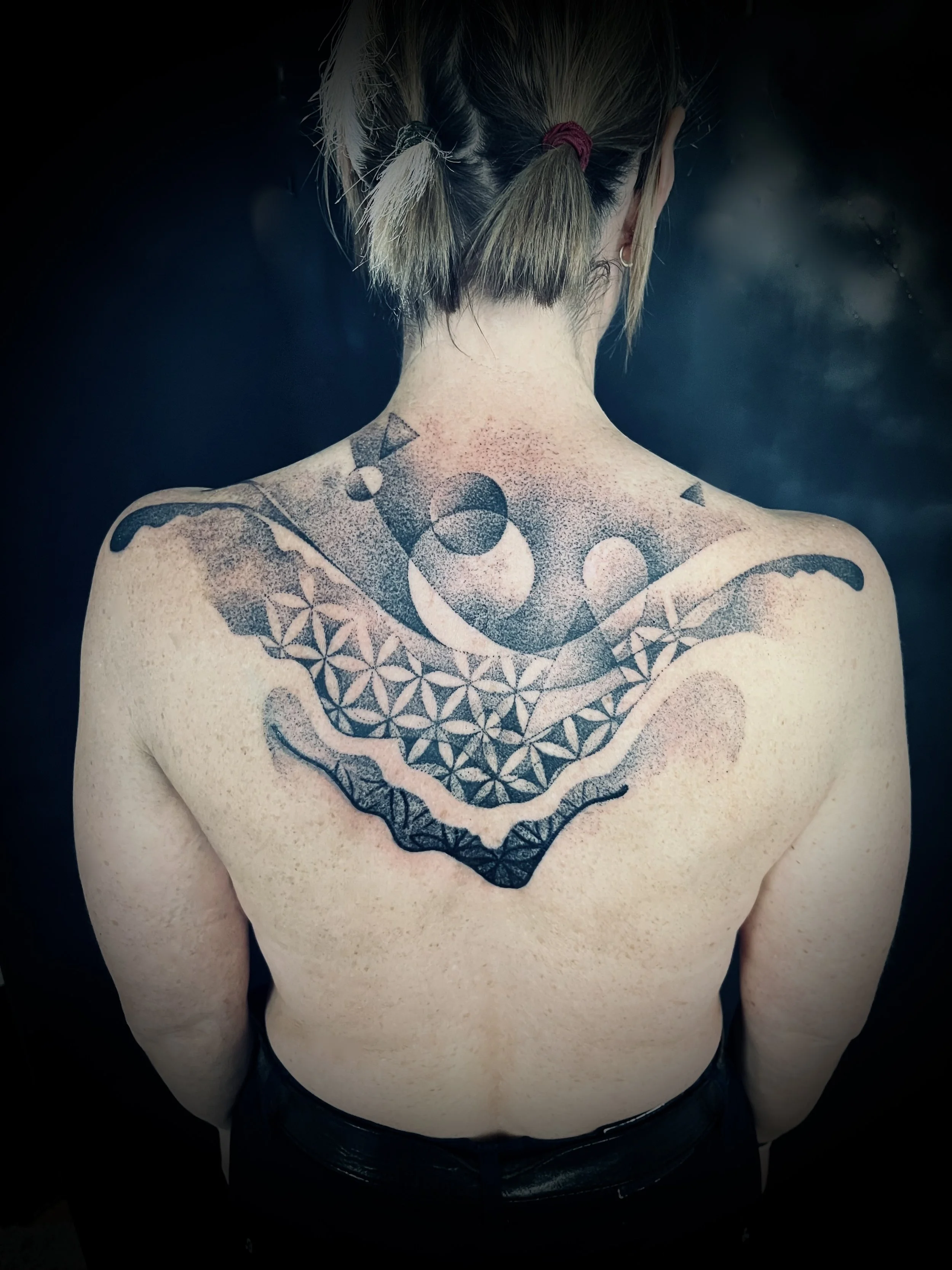 Tatouage dos femme, spiritualité, fleur de vie.. Tatouage cosmique
Tattoo. TattoosTattoo. Tattoos
Dotwork art
Sky, dotwork tattoo artist dotwork tattoo artist. Tattoo Belgium Graphic tattoo Belgium
Dotwork tattoo artist Belgium
Dotwork Belgium Dotwor