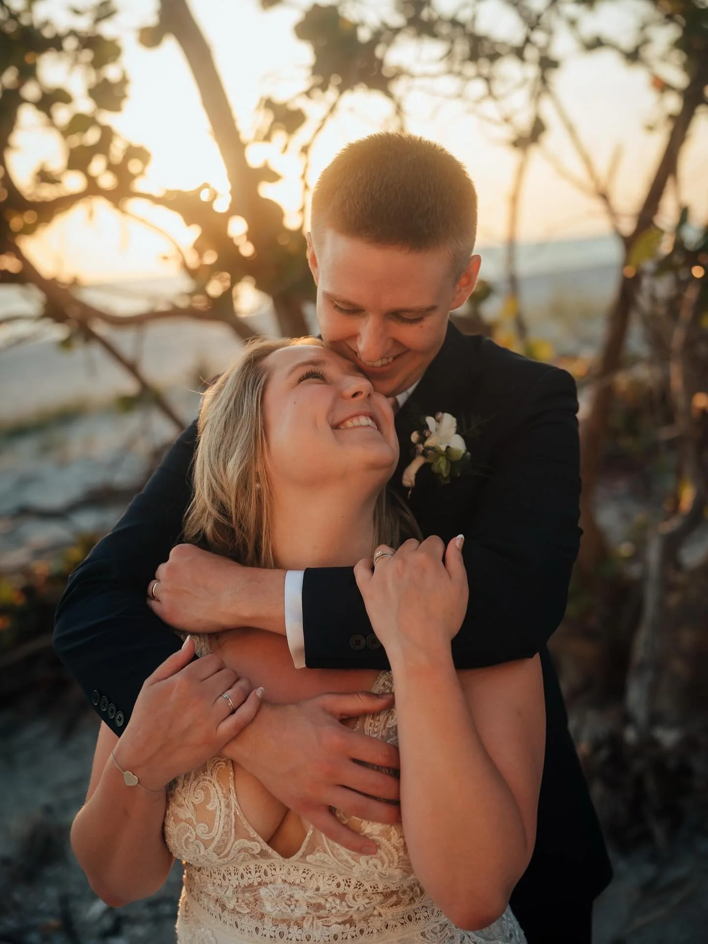 Going from freshwater f&ecirc;tes to saltwater season! Bring on the beach weddings!🏝️🌅❤️☀️ (and belated congratulations Olivia and Bjorn!!)

#beachwedding #flweddingphotographer #sarasotaweddingphotographer #tampaweddingphotographer #ncweddingphoto