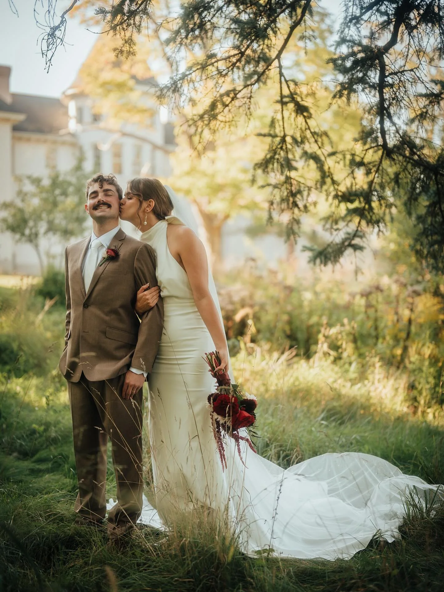 A few favorites from Amelia and Devin&rsquo;s glowy wedding earlier this fall @kirkbridehall 😍

#miweddingphotographer 
#traversecityweddingphotographer  #ncweddingphotographer #weddingphotography #greenweddingshoes #realweddings #flweddingphotograp