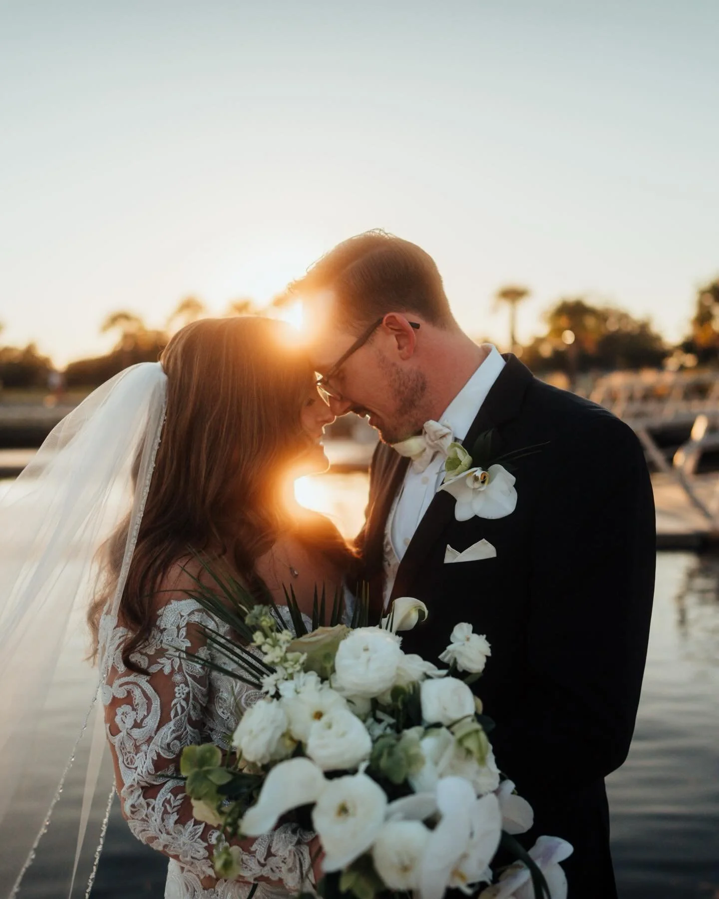 Resolved to post more in 2026, starting with Darlene and Travis! 🤍🖤

Planner + Content Creator: Wilder Mind Events @wildermindevents 
Venue: 
Caterer/Bartending: Elite Event Catering @eliteeventstampabay 
Photographer: Next Best Men @nextbestmen
Vi