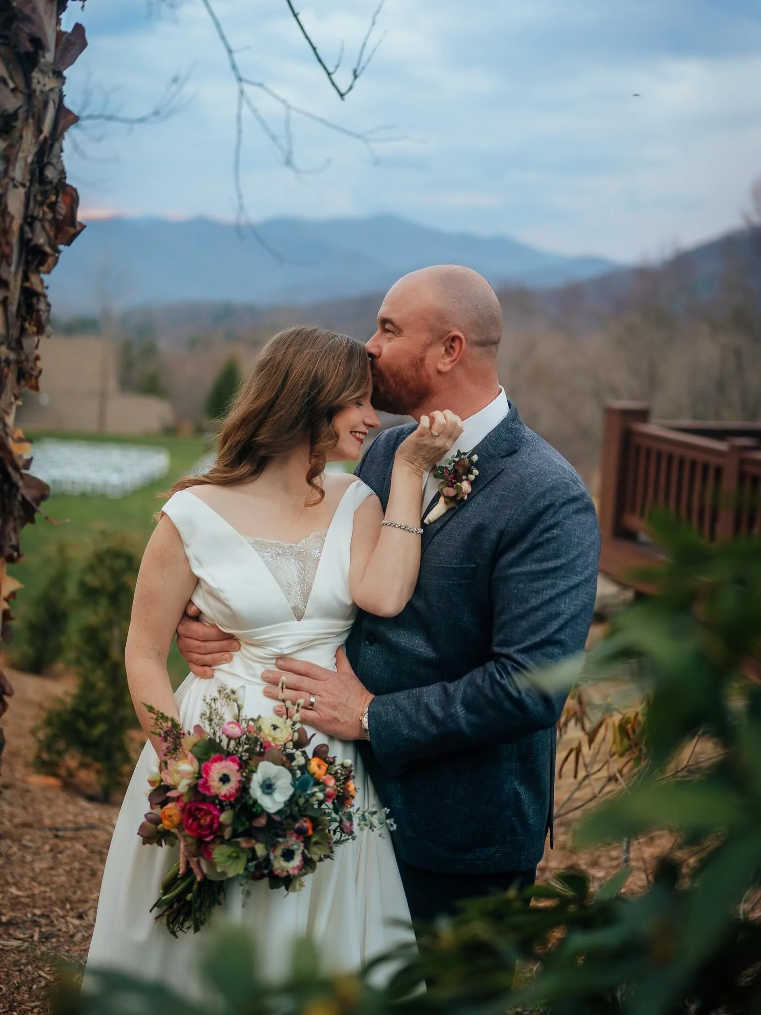 Spring in the mountains 💐⛰️❤️ Congratulations Nikki and Matthew!

#ashevilleweddingphotographer #mountainwedding #blueridgemountains #ncweddingphotographer 
Black Mountain, North Carolina spring mountain wedding Blue Ridge Mountains