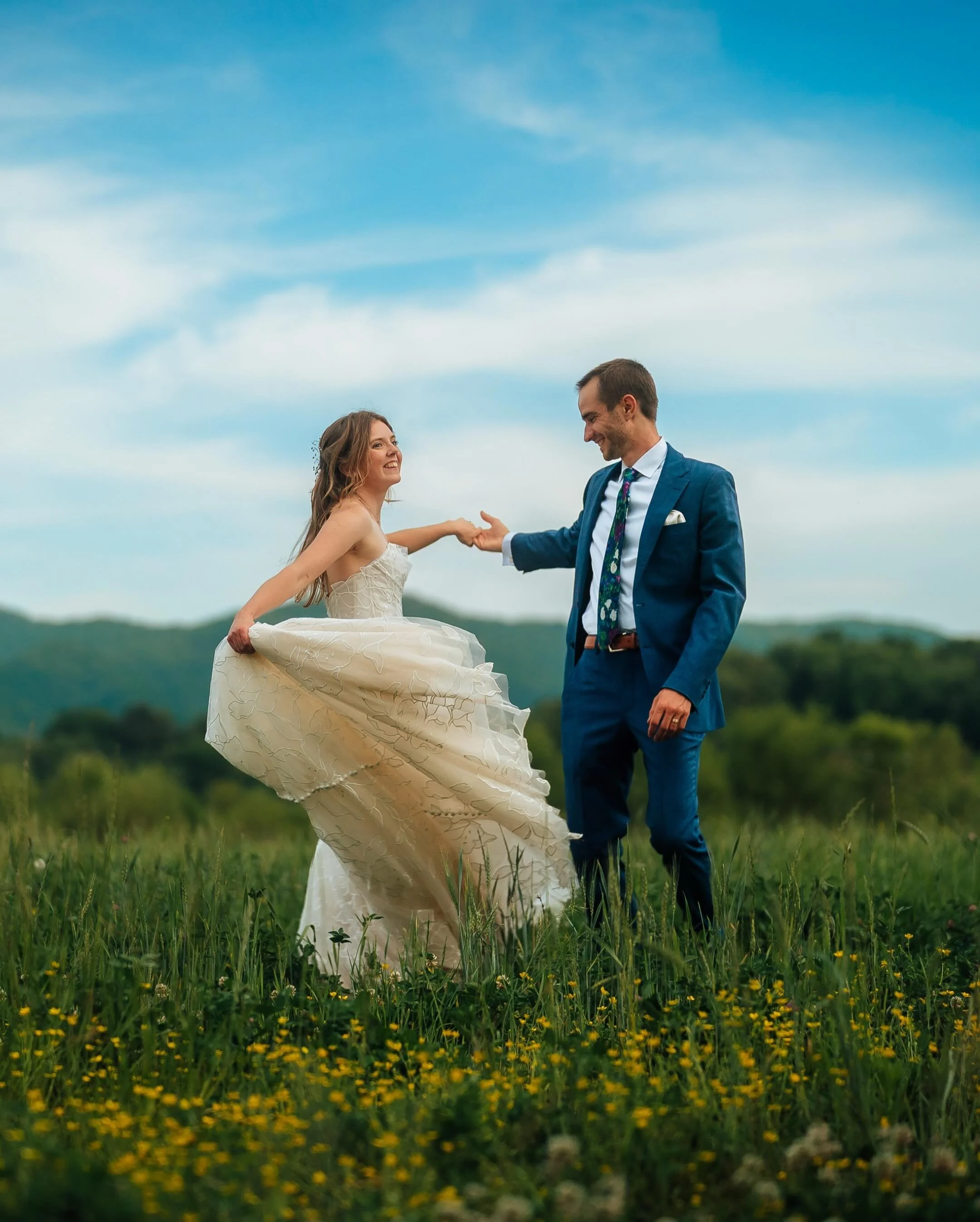It&rsquo;s starting to look like summer in Asheville! Some favorite sneaks from Rachel and Brian&rsquo;s beautiful day at @warrenwilsoncollege 💚⛰️🌼

Wedding photo sneaks North Carolina mountain wedding

#ashevilleweddingphotographer #ncweddingphoto