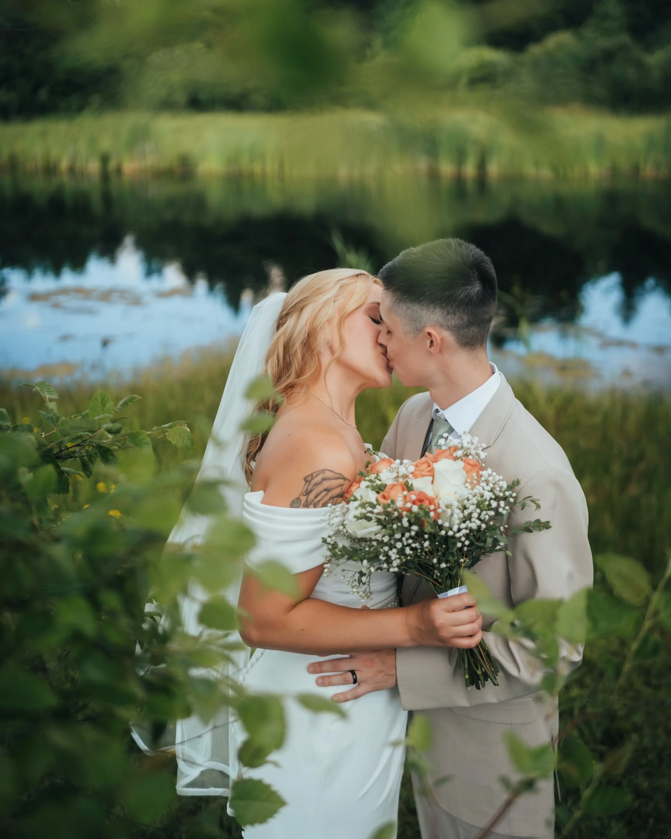 Karlee and Nathan ❤️ A few favorites from a beautiful wedding and joining of families at @barn_evergreenfarms 

Northern Michigan wedding | Romantic barn wedding | Michigan wedding photographer 

#miweddingphotographer #northernmichiganwedding #north