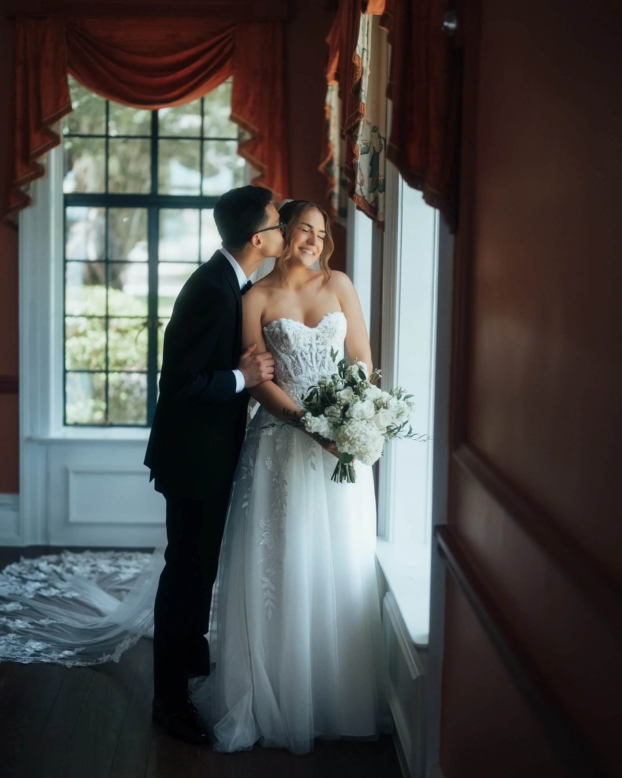 Lucia and Michael 🌴❤️🥂

Coordinator: @stunningandbrilliantevents 
Florist: @beeridgeflorist_ 
Venue: @baypreserve 
HMUA: @unbreakablebeauty.mua 
Rentals: @southernchairs 

Historic Florida wedding venue Sarasota wedding photos

#flweddingphotograph