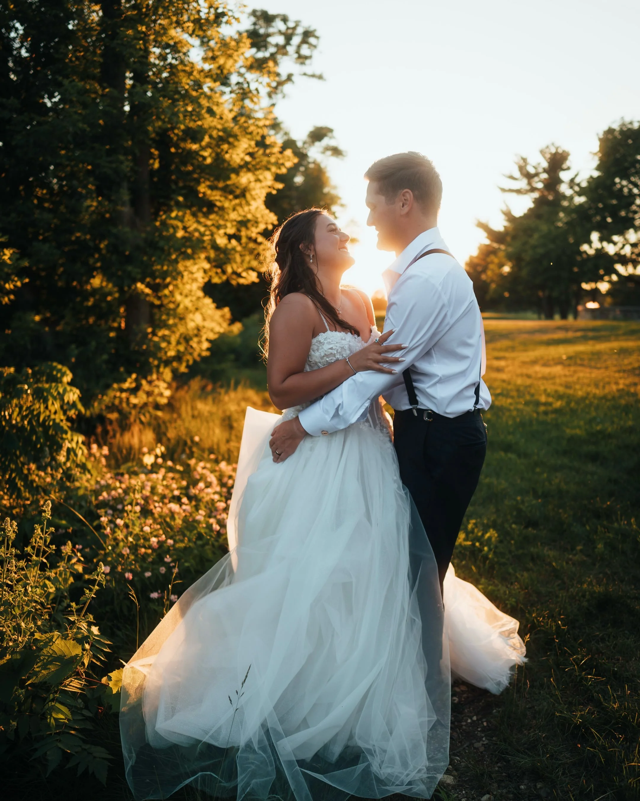 Some favorites from Kelsey and Dan&rsquo;s big day @blythefieldcountryclub &mdash;such a fun one! With a party this good (and a fantastic live band!) we could only pop out for a couple minutes for sunset photos&mdash;and it was such a gorgeous night 