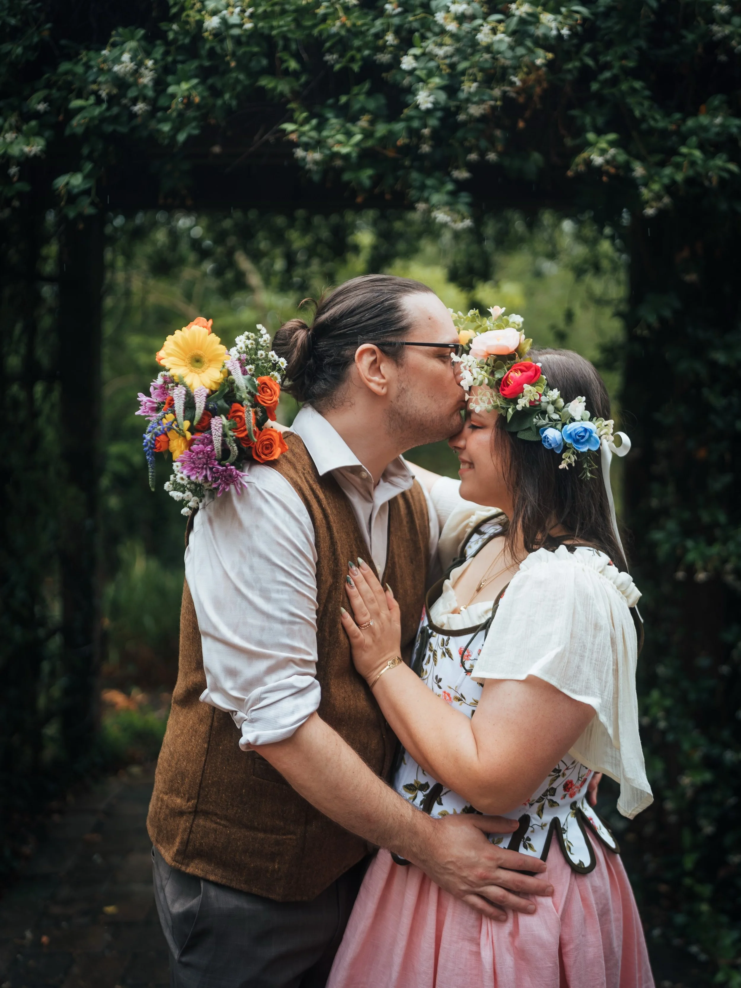 Scenes from the sweetest Middle Earth inspired wedding @dadecitygardenclub 💚🌼 Congratulations to Beckett and Christian!

LOTR theme wedding garden club 

#flweddingphotographer #lotrwedding #themewedding #ncwedding