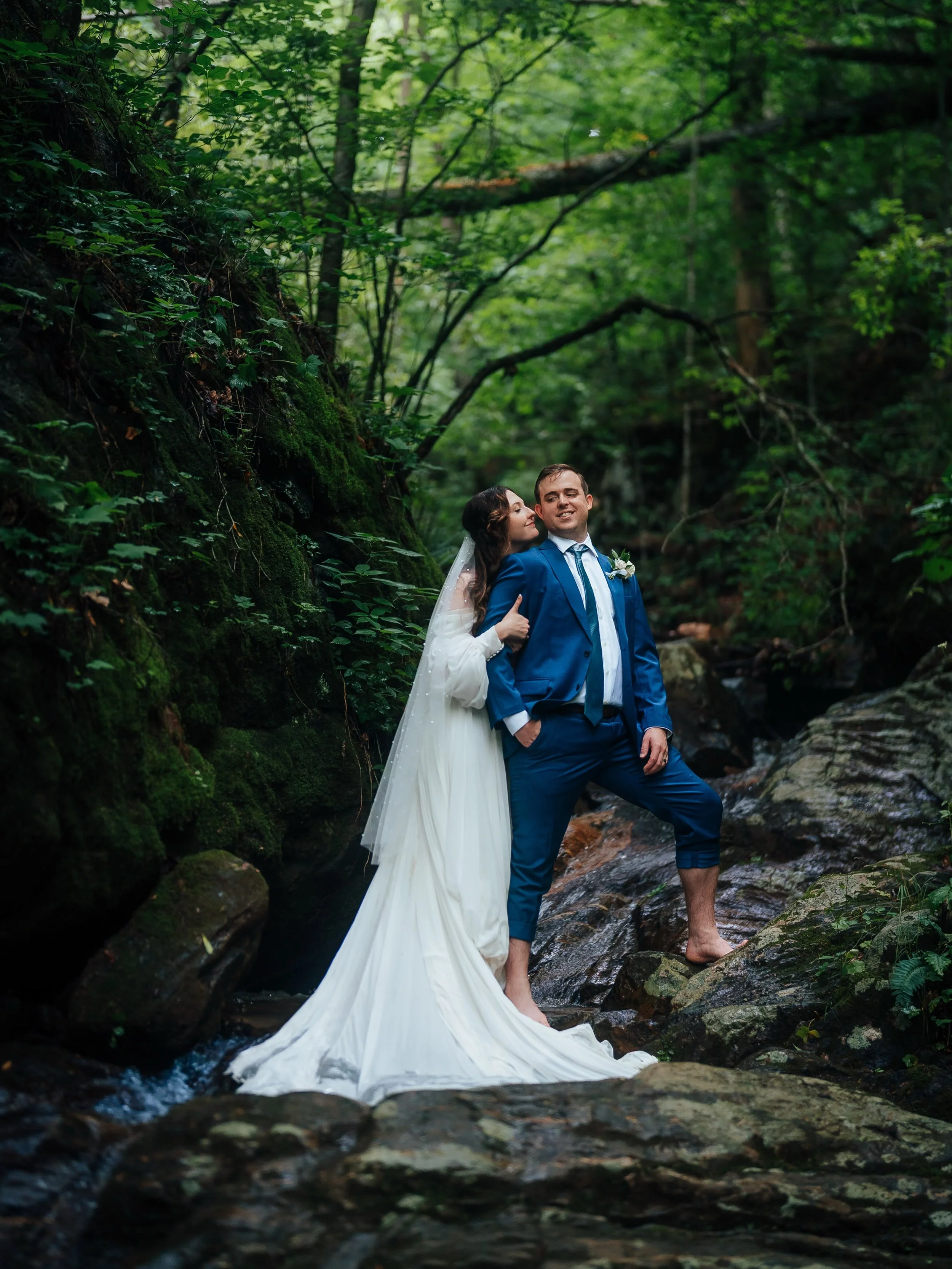 A few sneak peek faves from Macy and Patrick&rsquo;s wedding portraits 😍

Wedding photo sneaks North Carolina forest waterfall backyard wedding

#ashevilleweddingphotographer #ncweddingphotographer #flweddingphotographer #miweddingphotographer