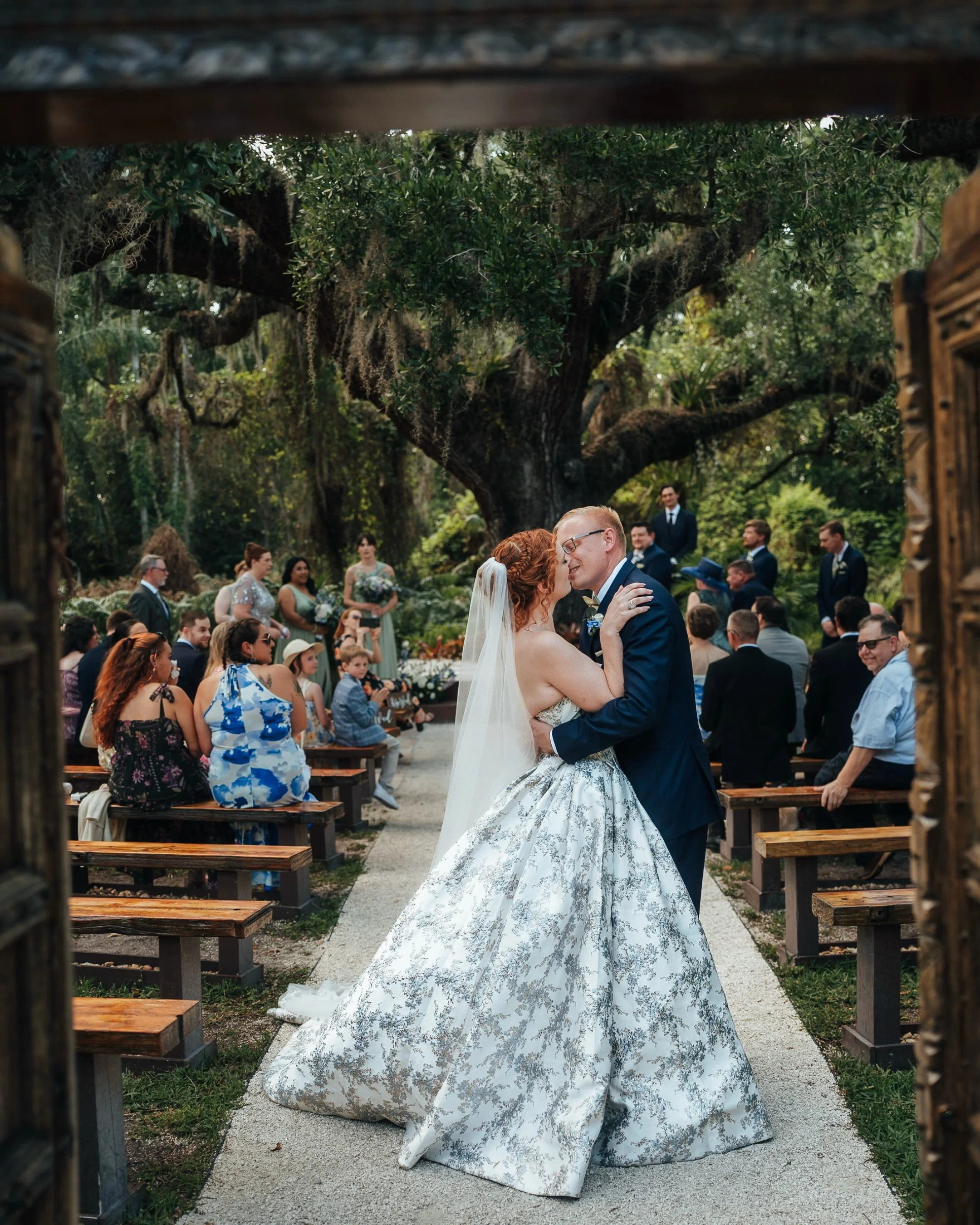 Looking at the season ahead and so excited to head back to @delfaverooasis ! Kendall and David&rsquo;s day was such a dream ❤️ 

Tampa Florida wedding | Florida forest wedding outdoor venue | Tampa Florida wedding photographer 

#flweddingphotographe
