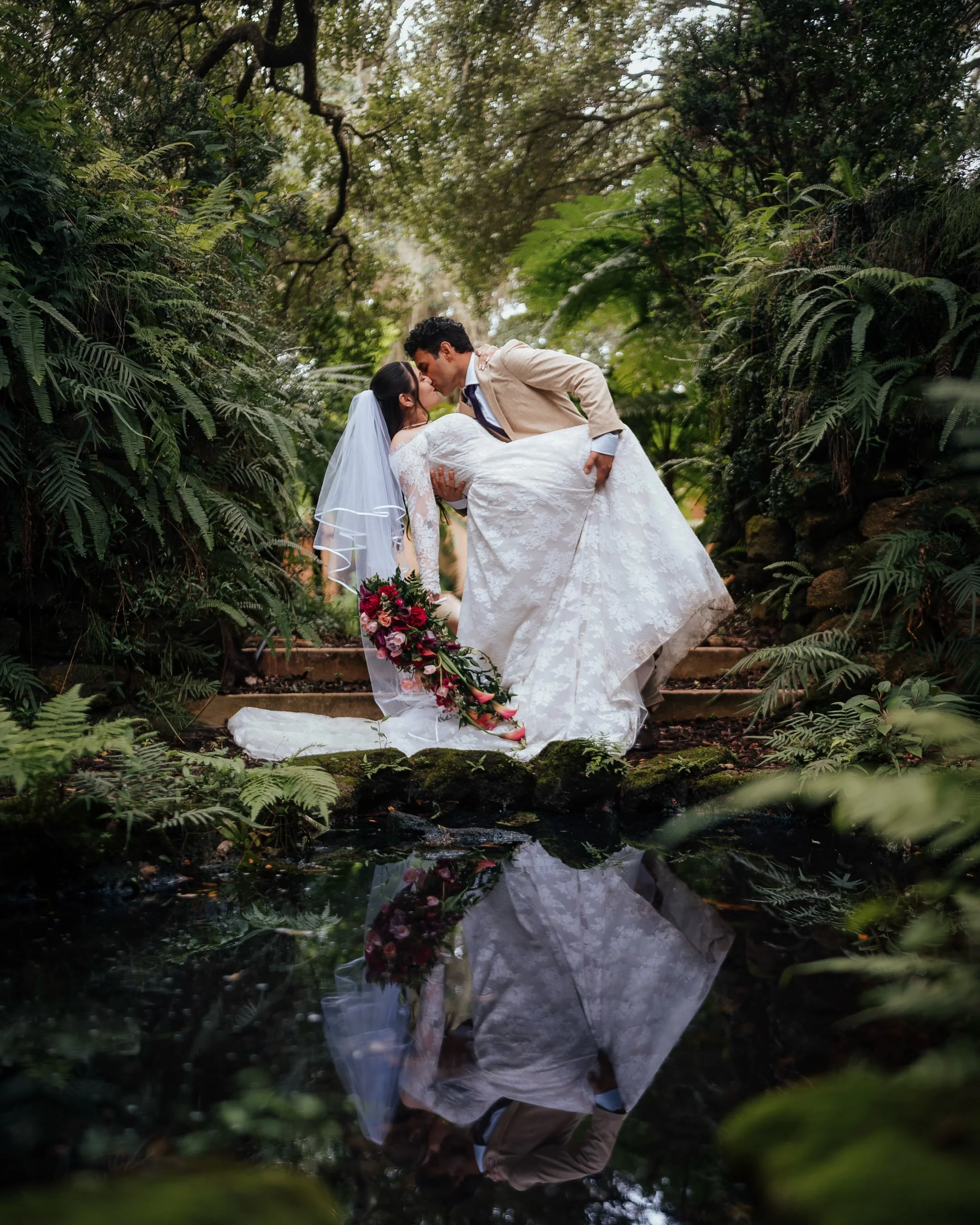 She had a baby just FIVE WEEKS before her wedding!!! As the mom behind the NBM, I am in awe🥹❤️

Congratulations, Erika and John, on your beautiful wedding and your even more beautiful little girl! What a special chapter of your story. ❤️

📍 Venue: 