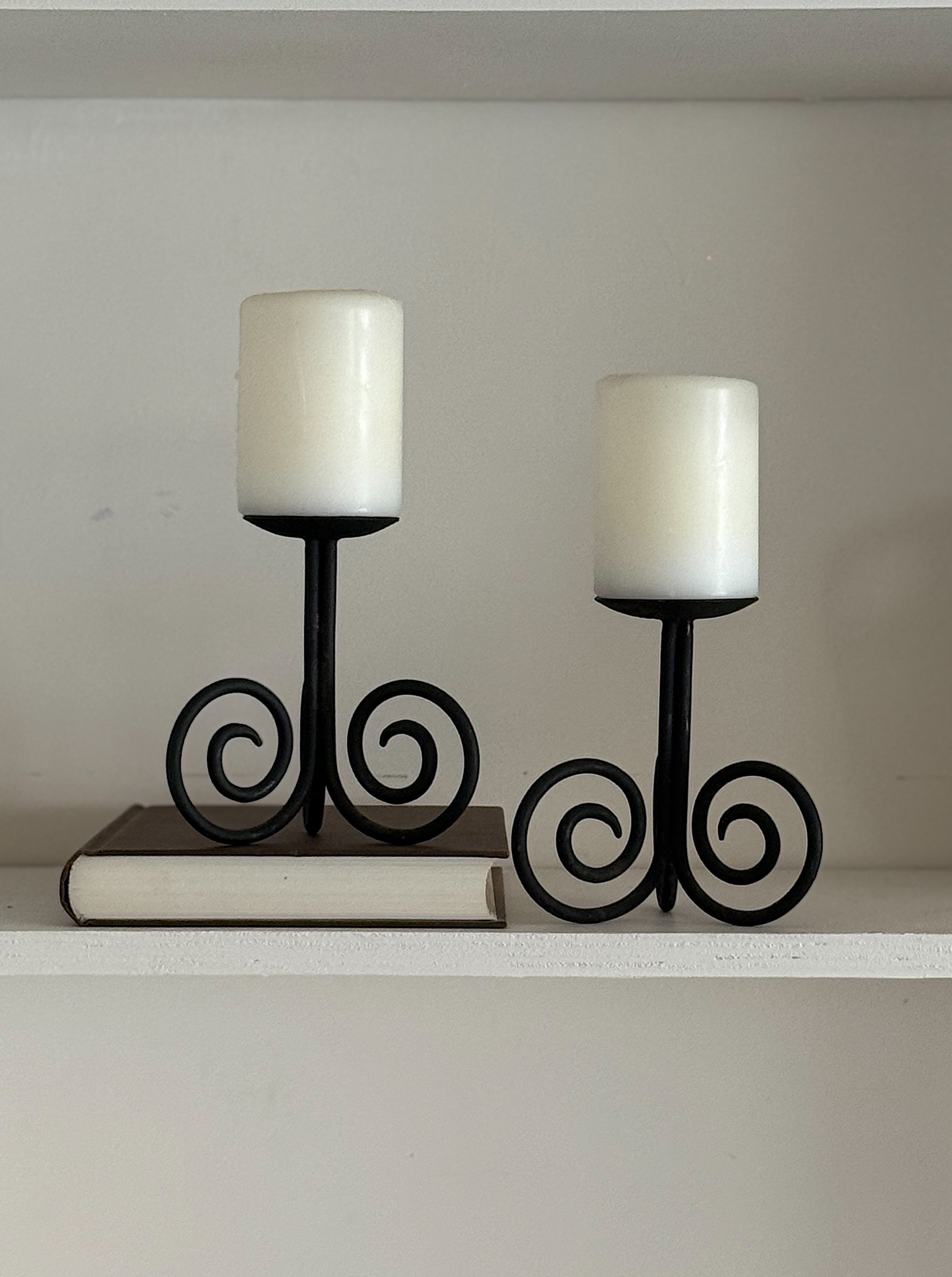 Metal spiral candleholder pair
