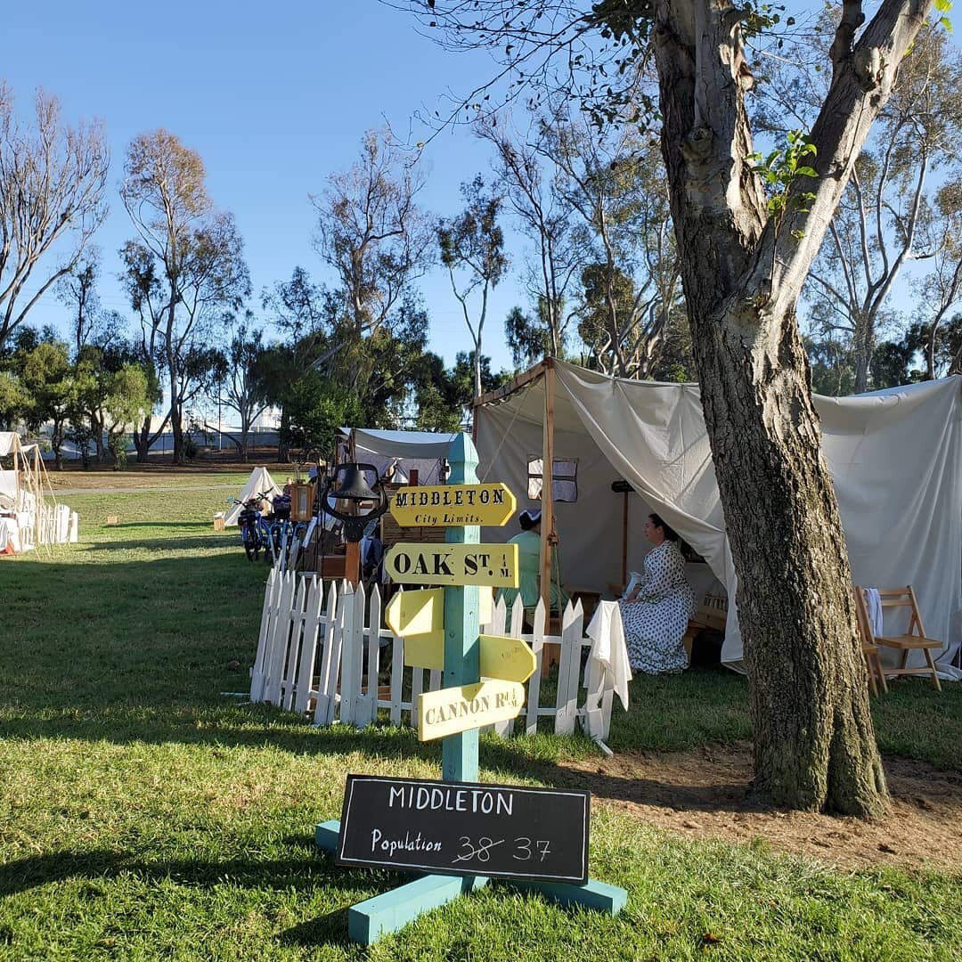 Hi from Oak Street! .
.
.
#huntingtonbeach #civilwardays #hondacivichb #civilwarreenactment #livinghistory #civiliantown #oakstreet