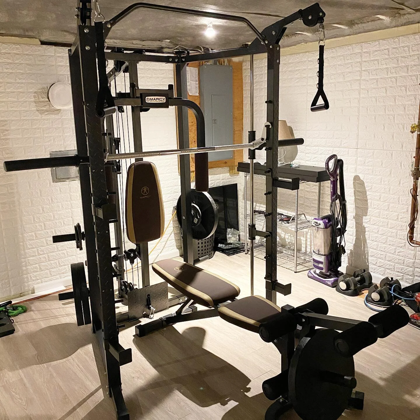 Home gym in the making 💪🏼 Couldn&rsquo;t be happier with this piece of equipment from @marcyfitness 🔥 ⁣
⁣
#homegym #gym #marcyfitness #fitness #wellness #health #lifting #equipment #ifyoubuildittheywillcome