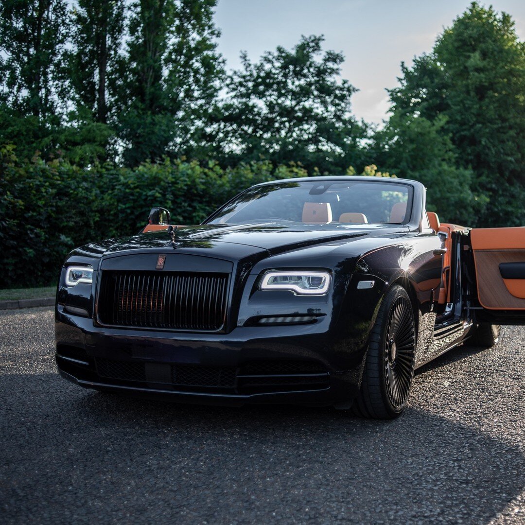 Throwback to our time with @autoviewpoint x @carhublondonltd, an automotive dealership with an exceptional collection of luxury cars, including this custom-painted Rolls-Royce Dawn. 

#RollsRoyceDawn #RollsRoyceLuxury #DawnDrive #ElegantRollsRoyce #L