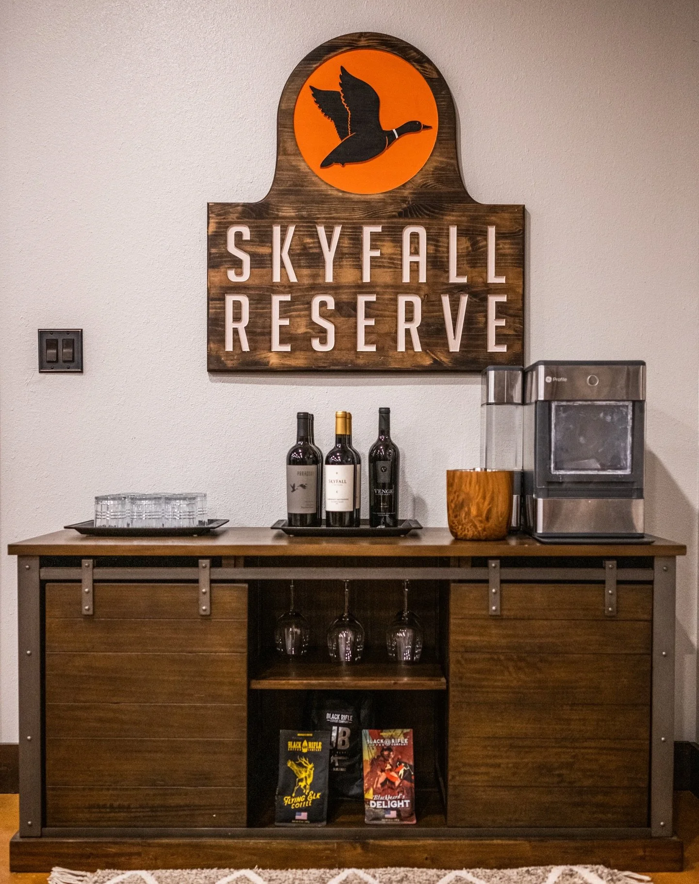 At Skyfall Reserve, we pay attention to every detail, because how you do anything is how you do everything.
From the blinds to the lodge, to the meals on your plate, nothing is accidental. 

We do it this way because we know the little things aren&rs