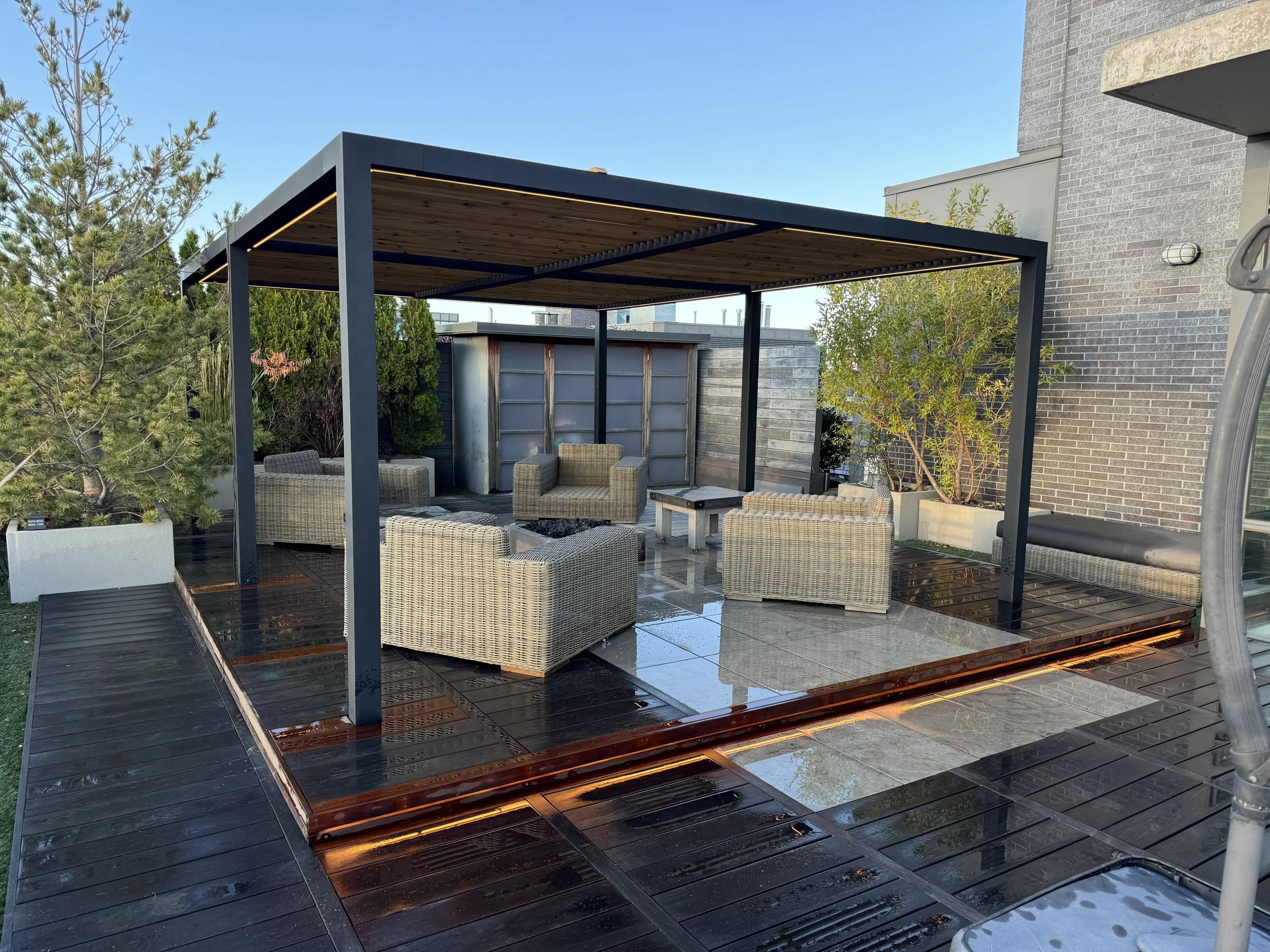 BOX_DESIGN_leslieville_terrace_custom_luxury_pergola_landscape_design_build_toronto_rooftop_01.jpg