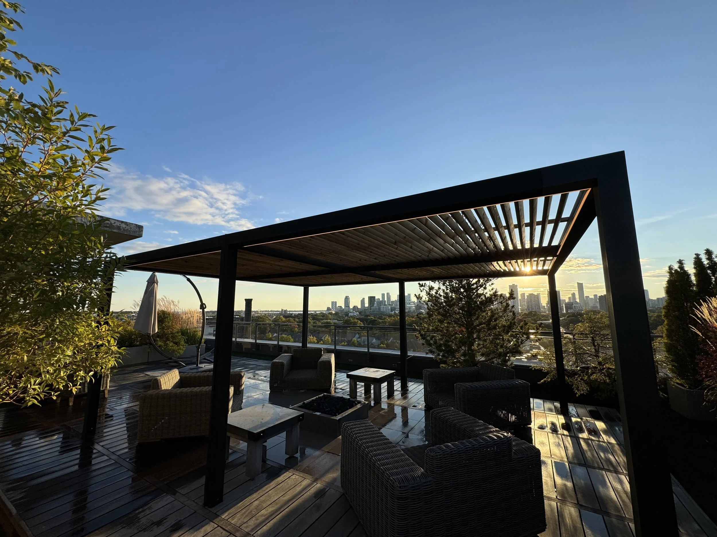BOX_DESIGN_leslieville_terrace_custom_luxury_pergola_landscape_design_build_toronto_rooftop_planter_boxes_07.jpg